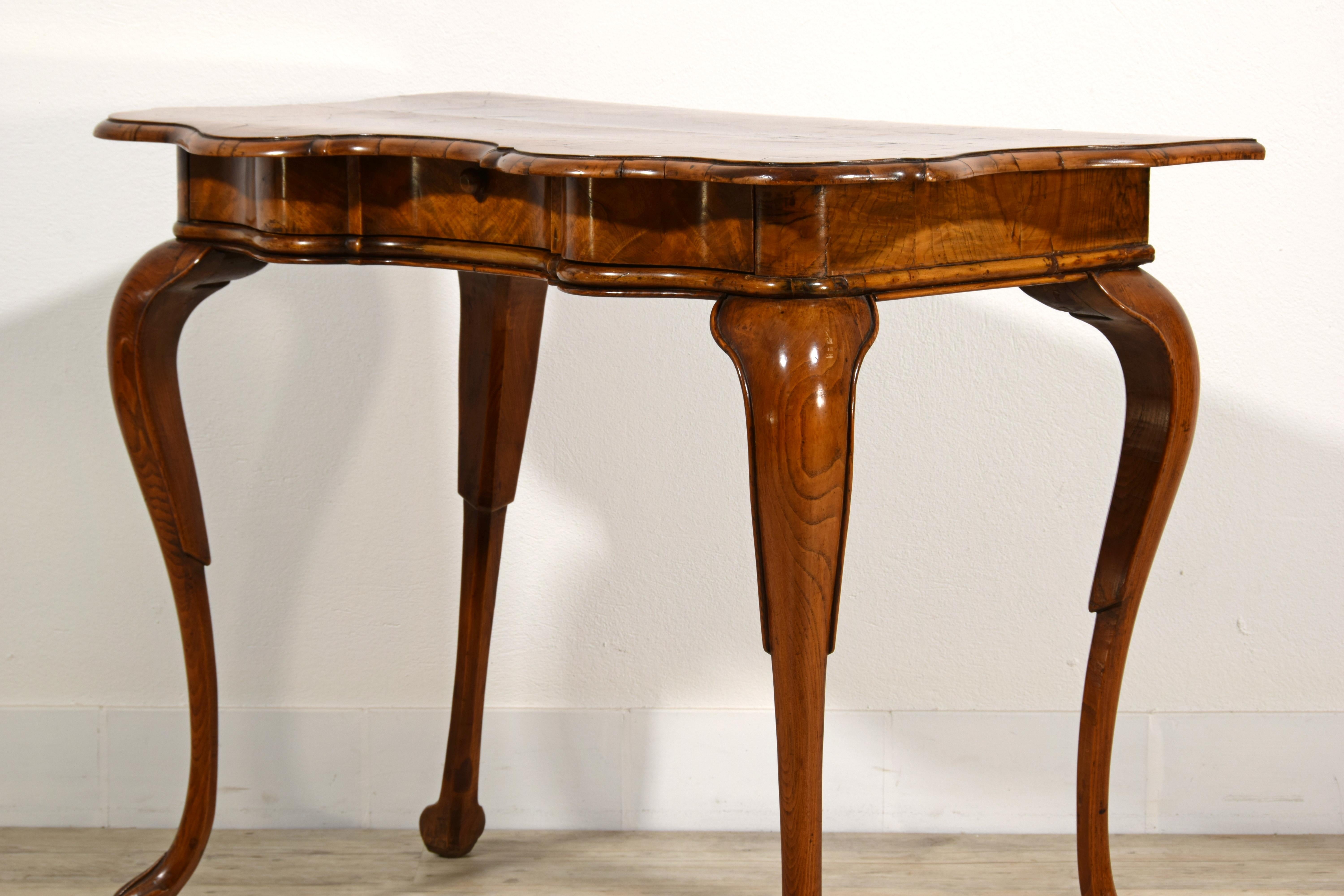 18. Jahrhundert, Italienischer Rokoko Wood Konsolentisch im Angebot 10
