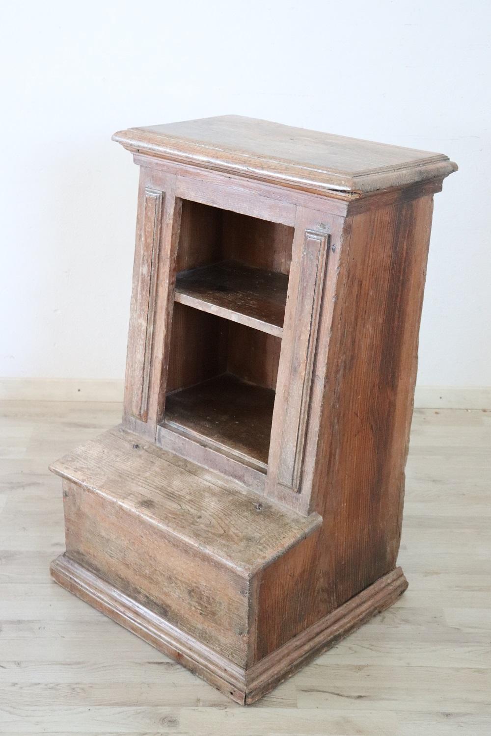 Rare antique Italian kneeler, very rustic in larch wood. Completely original and in its old condition, it has not been restored. Place this elegant antique Arma Christi prayer chair in your bedroom for daily devotions.