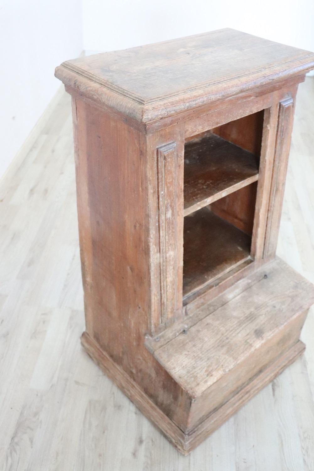 18th Century Italian Rustic Antique Kneeler in Larch Wood In Fair Condition For Sale In Casale Monferrato, IT