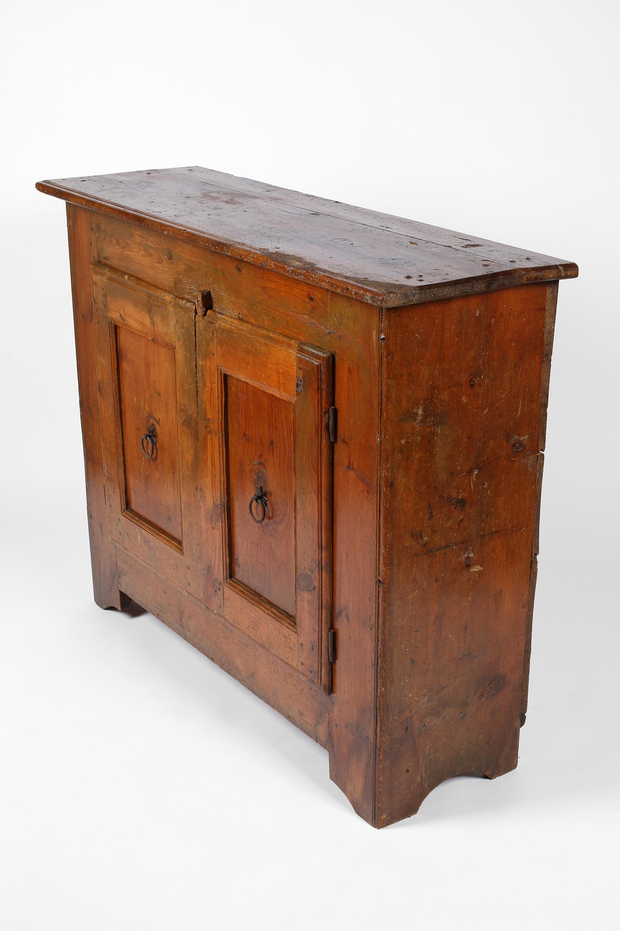 18th Century Italian Rustic Pine Credenza from Veneto For Sale 6