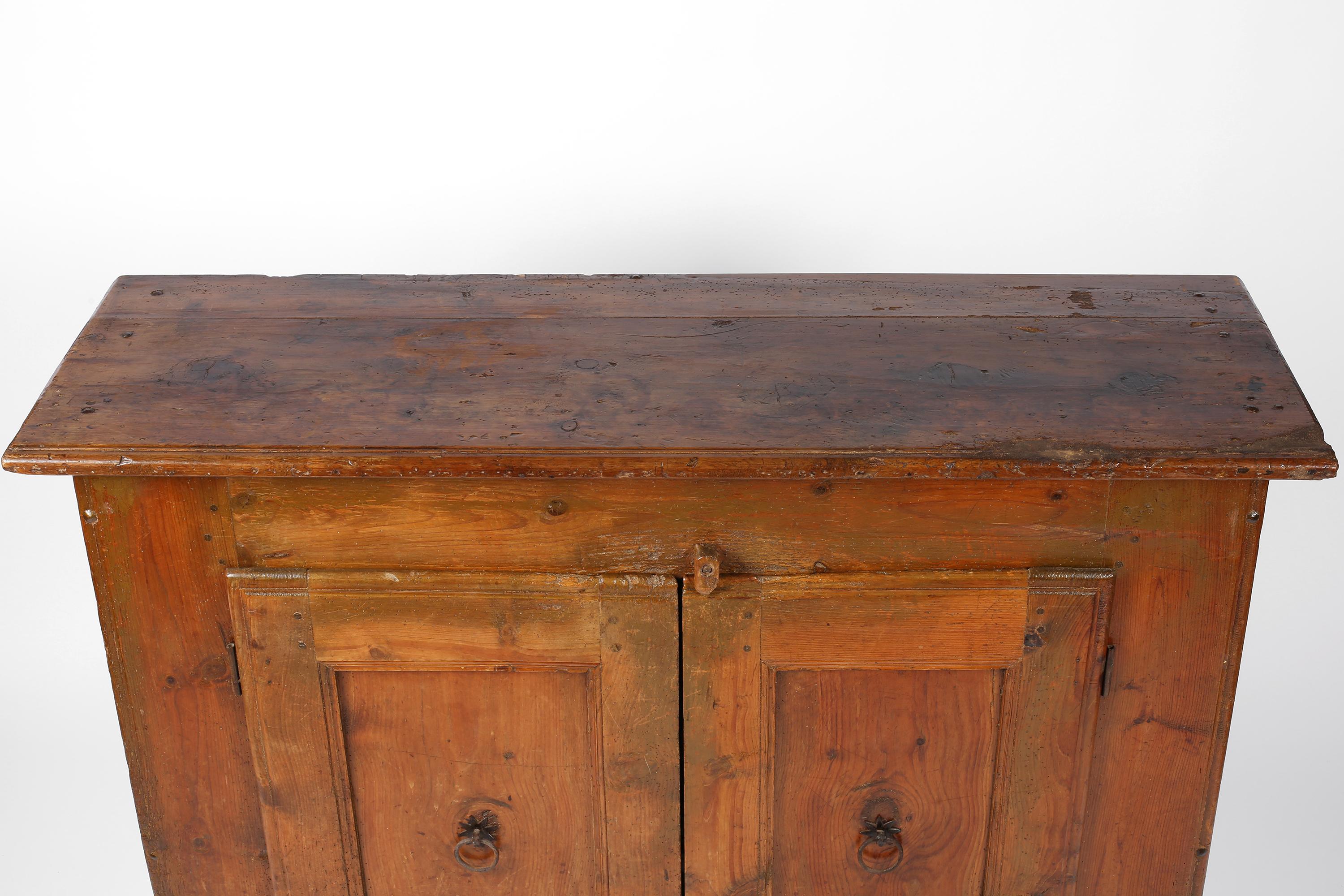 18th Century Italian Rustic Pine Credenza from Veneto For Sale 7