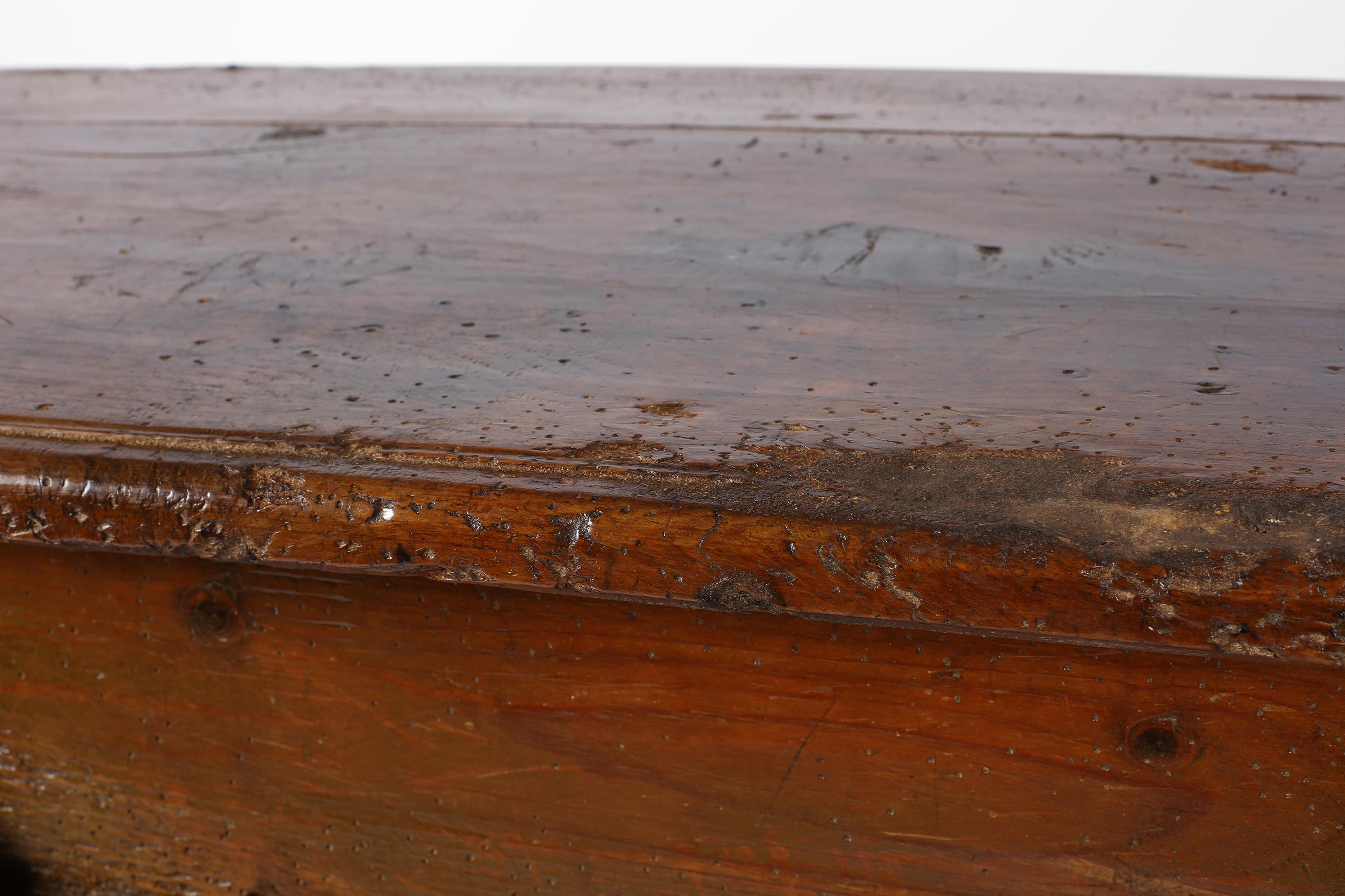 18th Century Italian Rustic Pine Credenza from Veneto For Sale 9