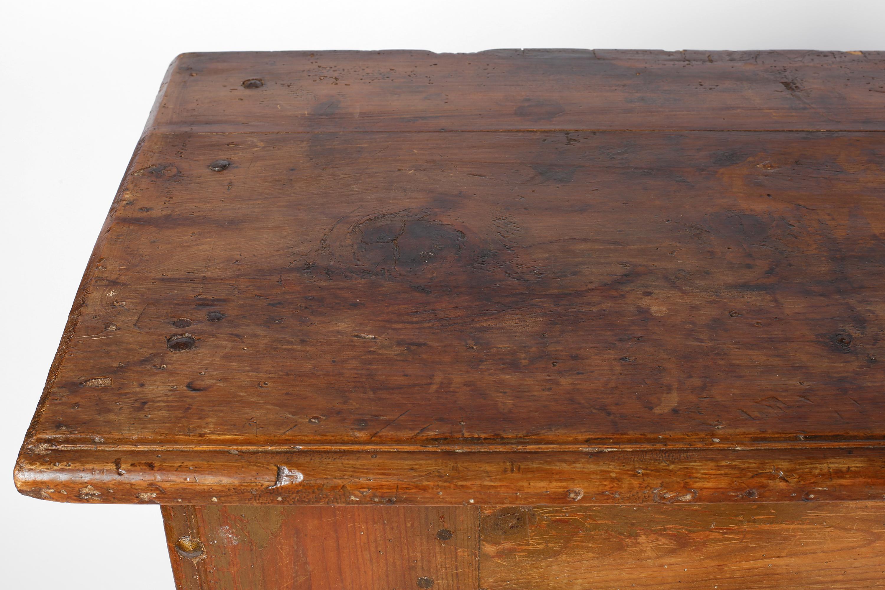 18th Century Italian Rustic Pine Credenza from Veneto For Sale 10