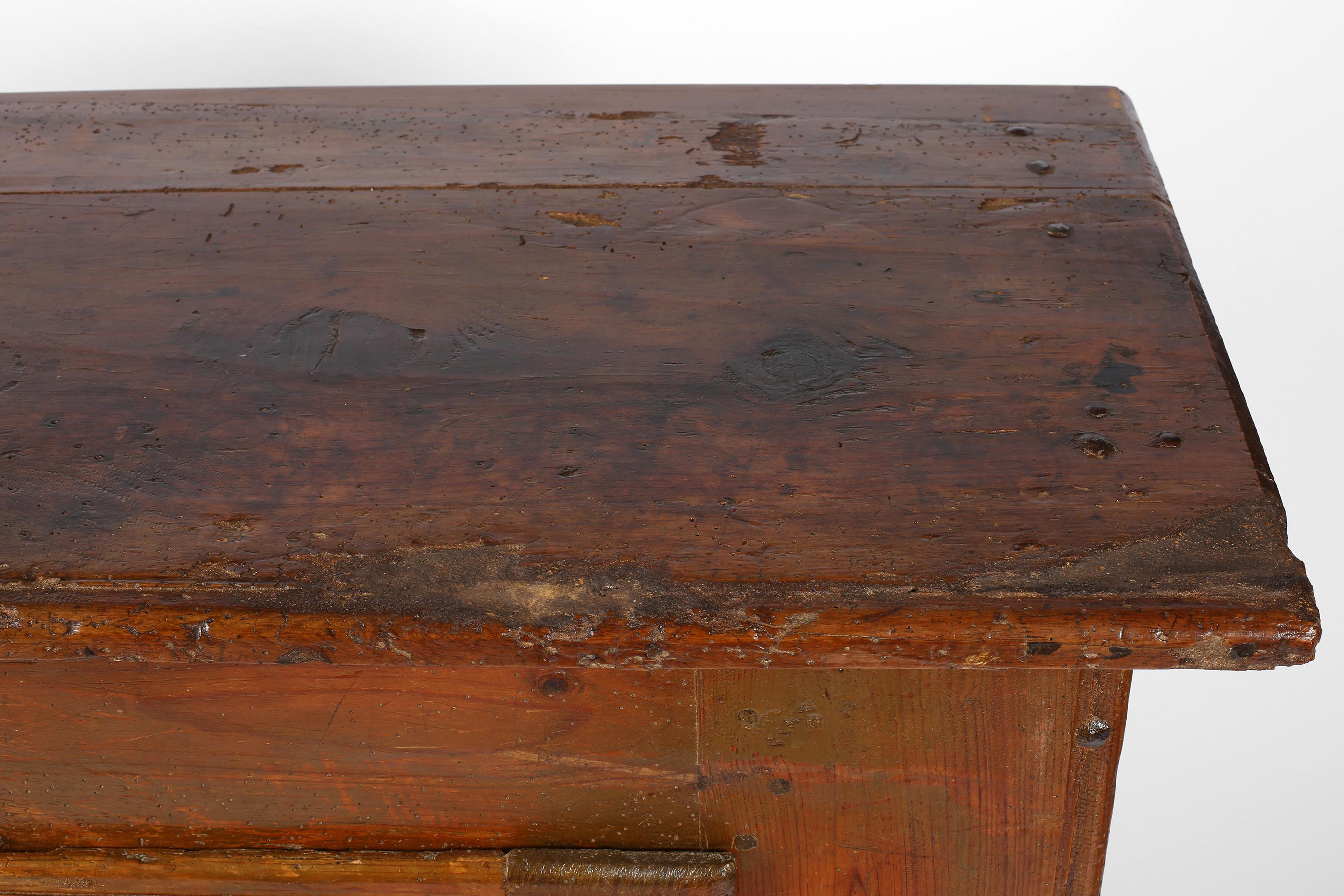 18th Century Italian Rustic Pine Credenza from Veneto For Sale 12