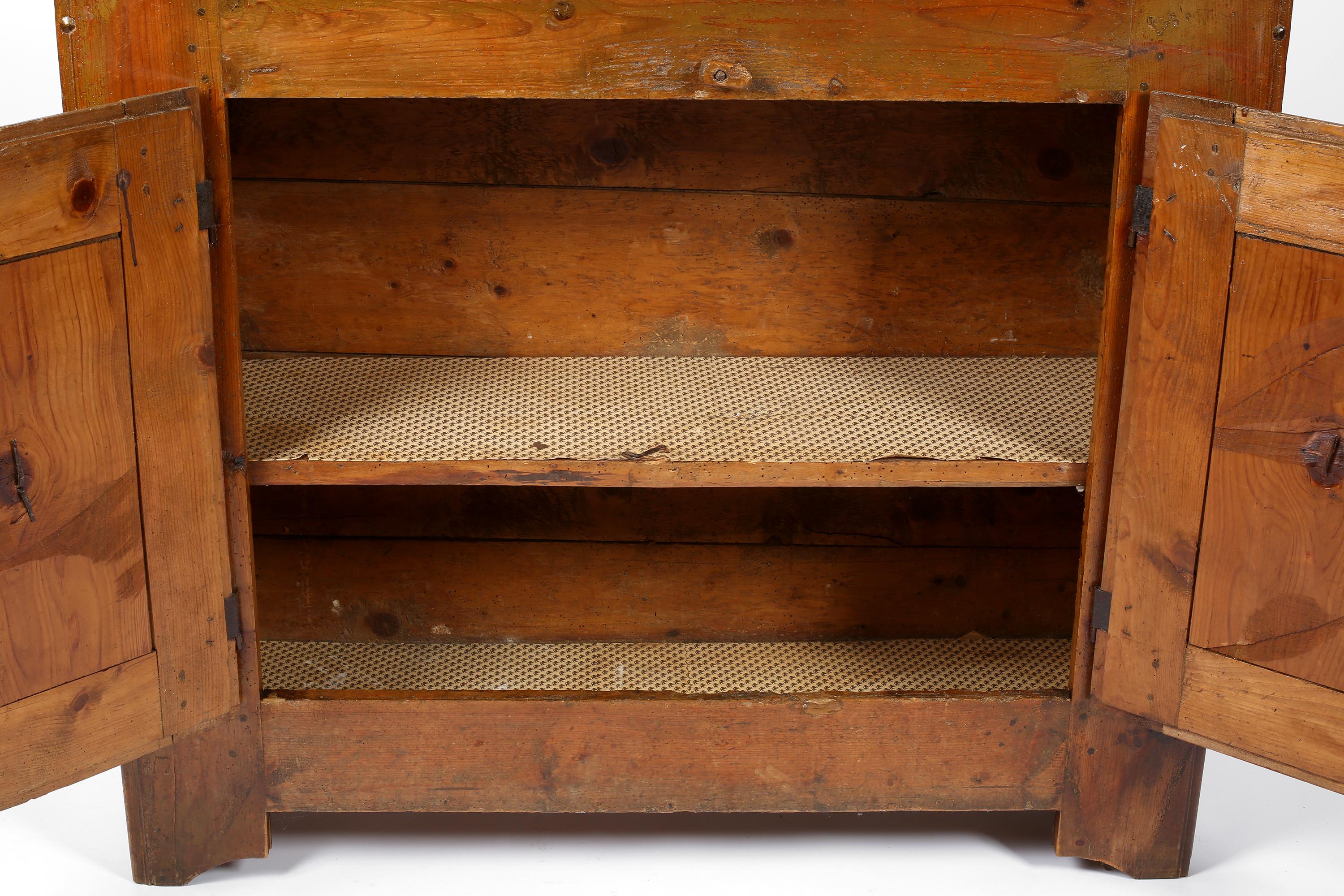 18th Century Italian Rustic Pine Credenza from Veneto For Sale 15
