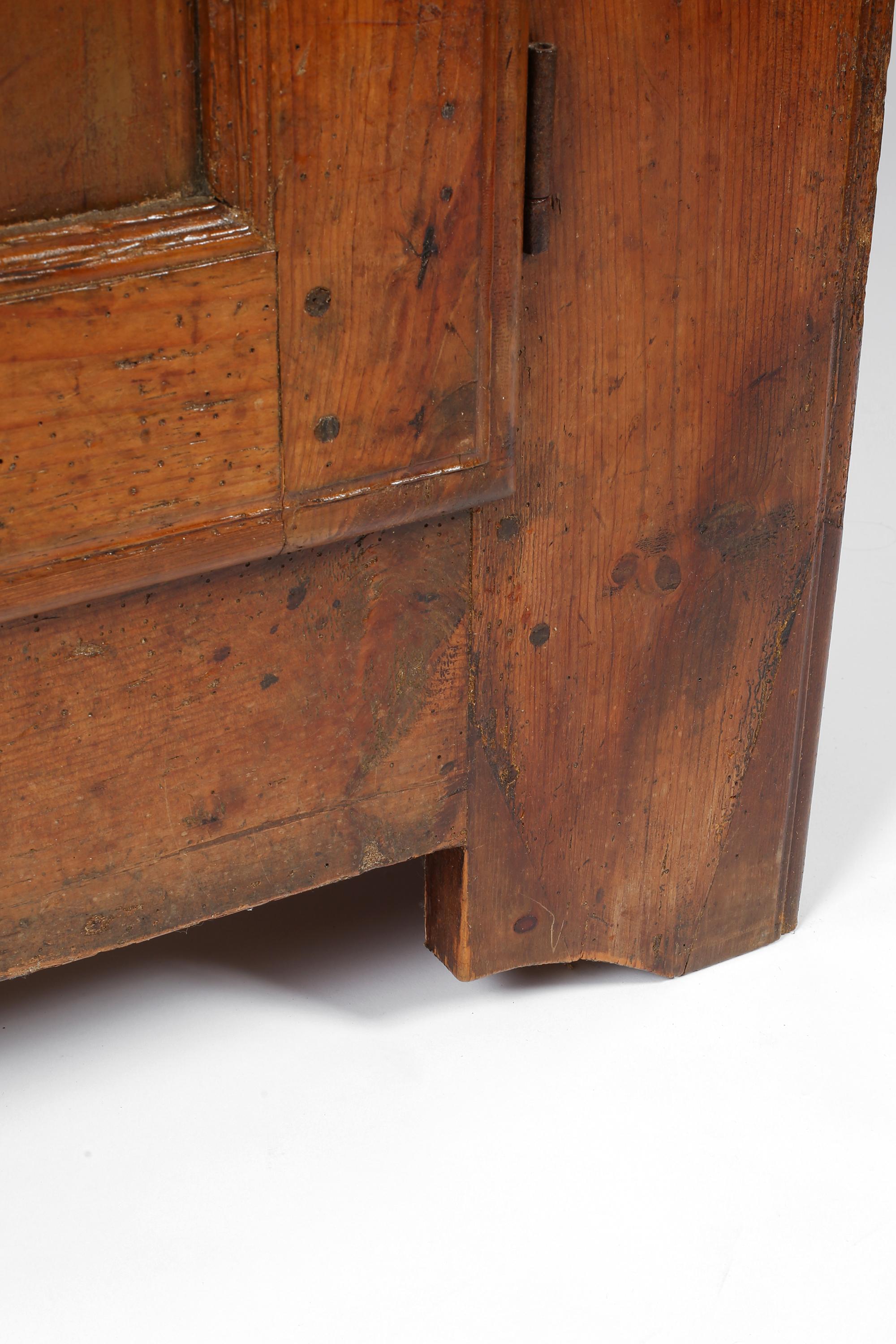 18th Century Italian Rustic Pine Credenza from Veneto For Sale 1