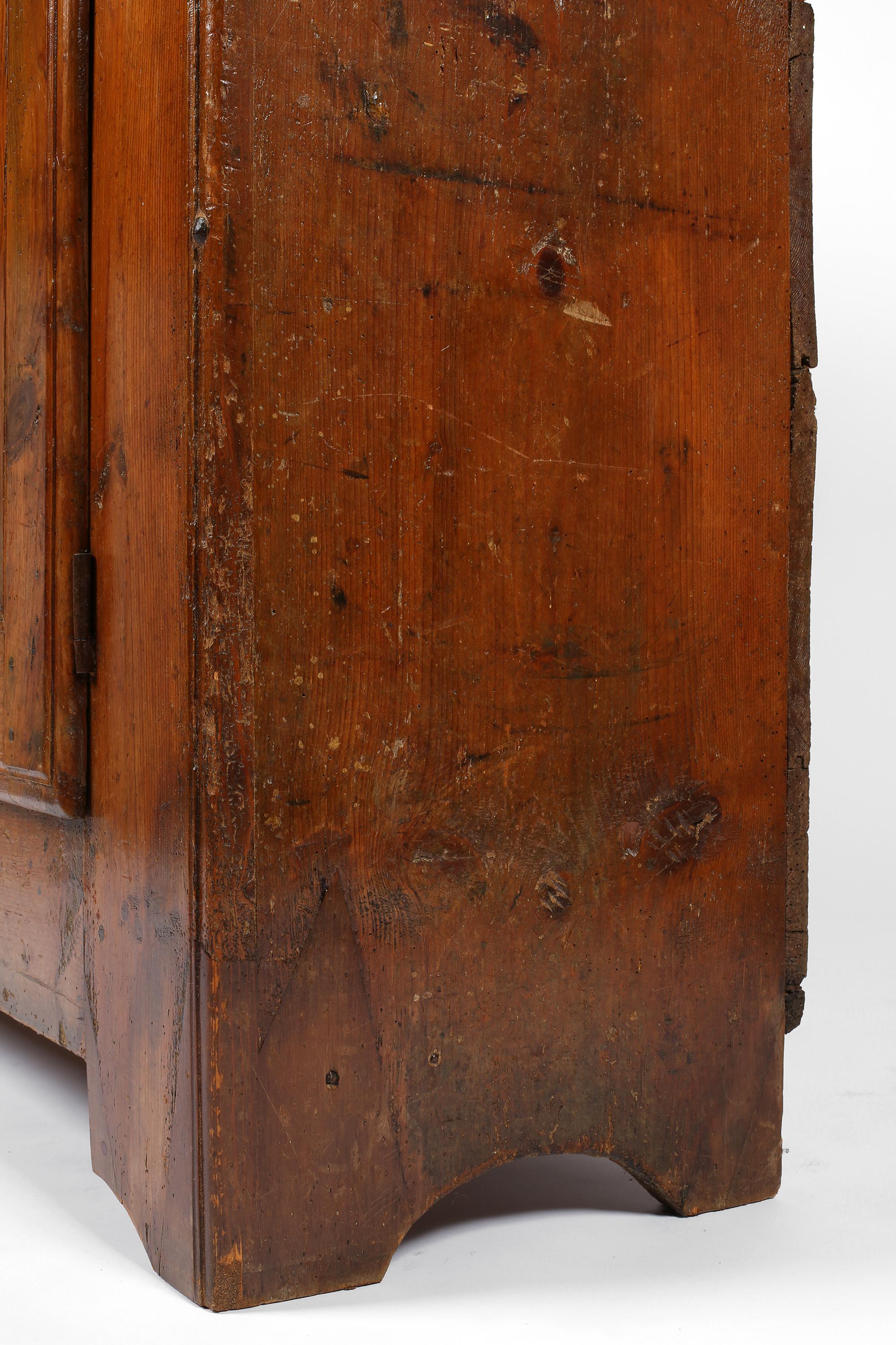 18th Century Italian Rustic Pine Credenza from Veneto For Sale 2