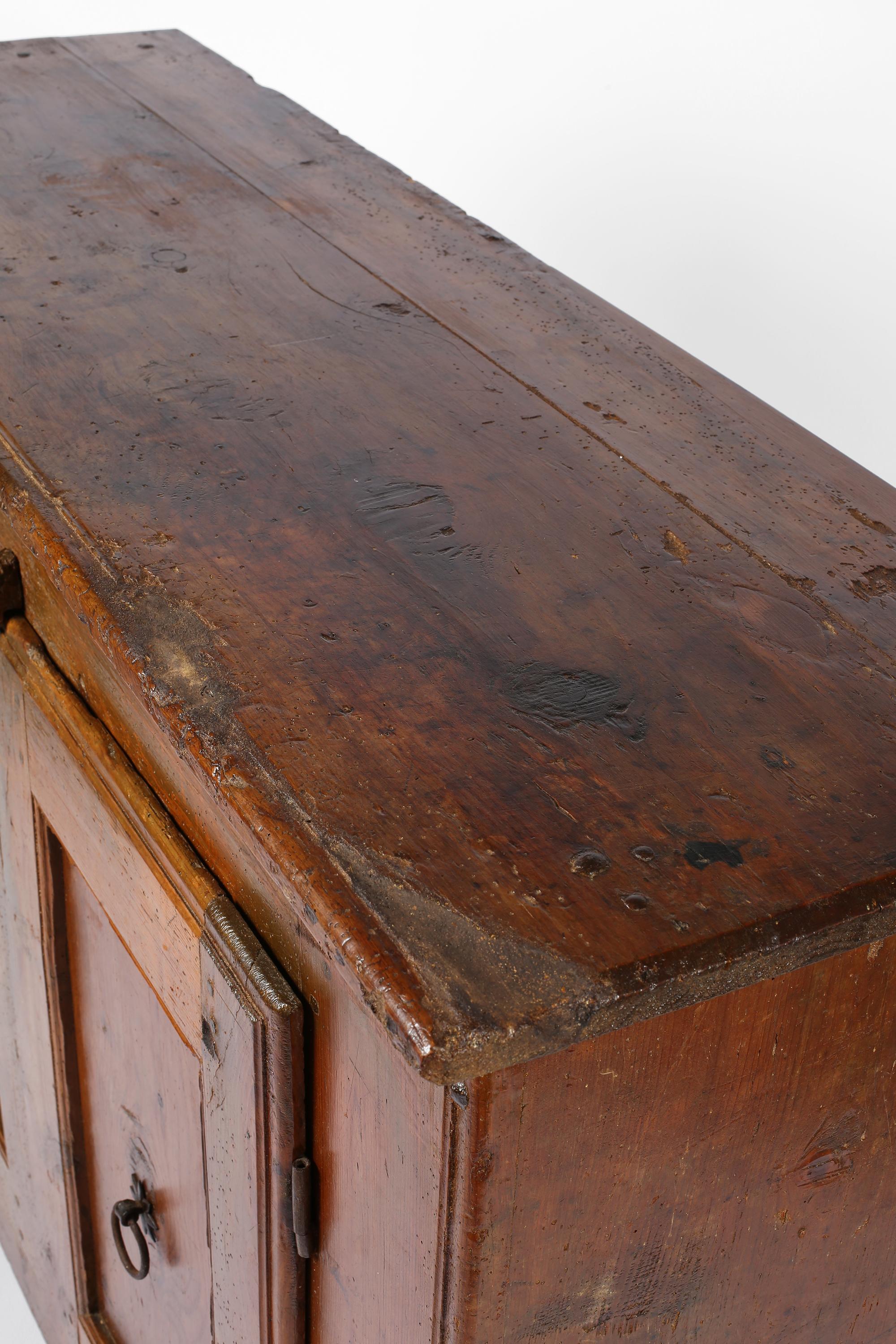 18th Century Italian Rustic Pine Credenza from Veneto For Sale 3