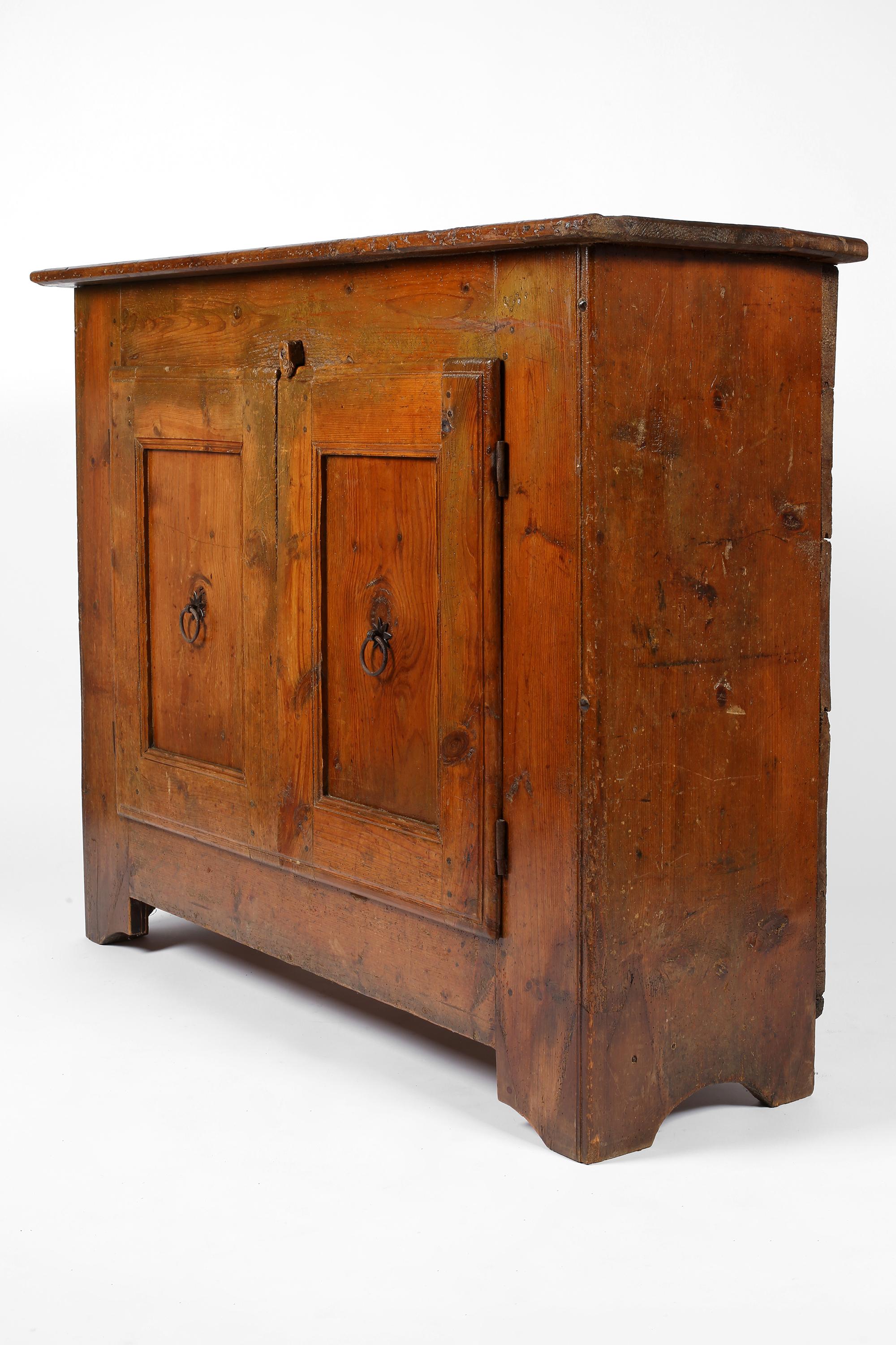 18th Century Italian Rustic Pine Credenza from Veneto For Sale 5