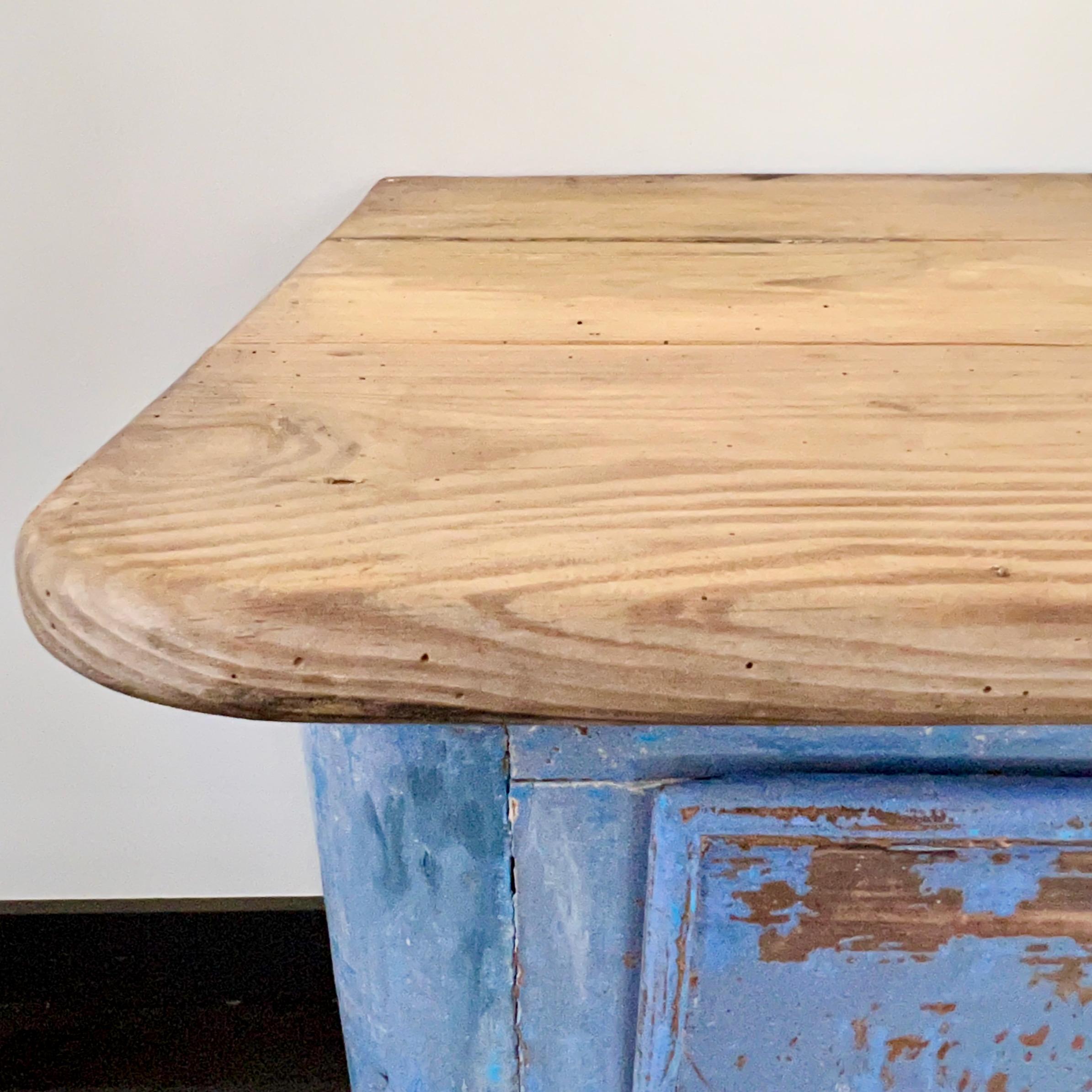 18th century Italian Rustic Sideboard For Sale 1