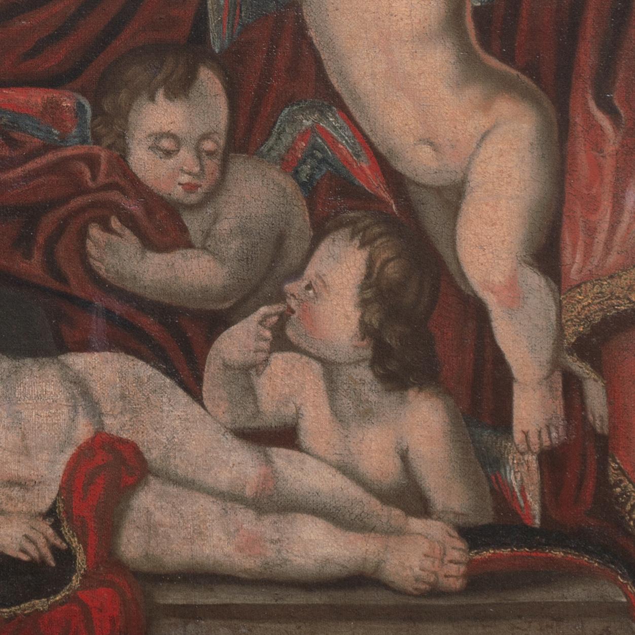 Un olio figurato barocco italiano del primo Settecento che raffigura un gruppo di putti o Amorini raggruppati davanti a drappi di velluto rosso, uno dei quali reclinato su una croce di legno e con un'espressione seriamente ammiccante.
Dimensioni