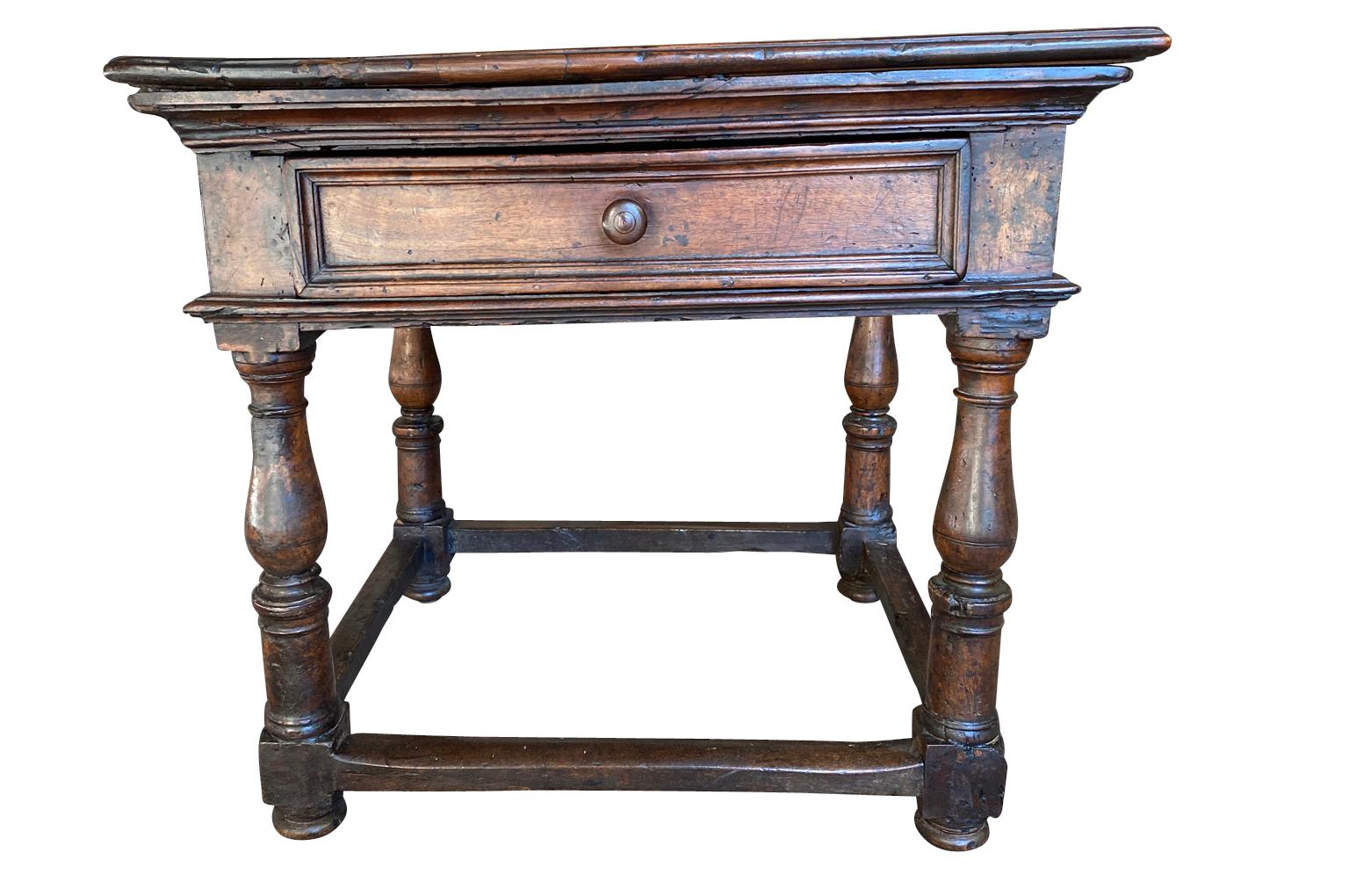Table d'appoint italienne du 18e siècle Bon état - En vente à Atlanta, GA