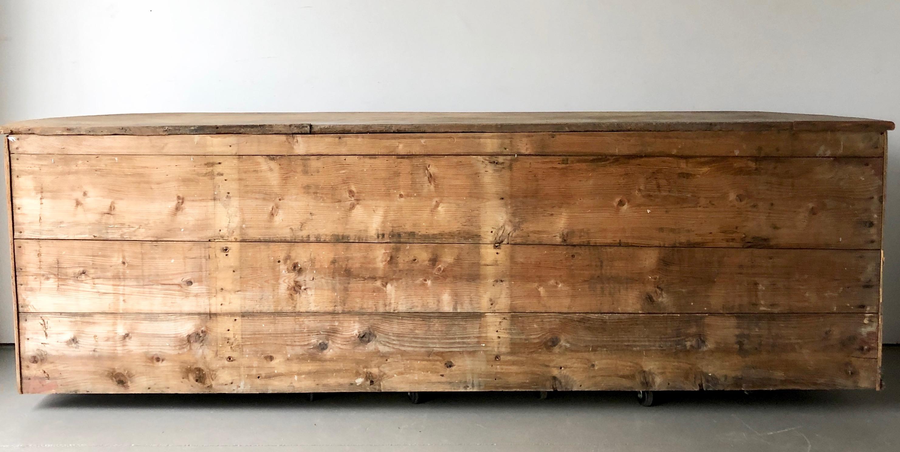 18th century Italian Sideboard 4