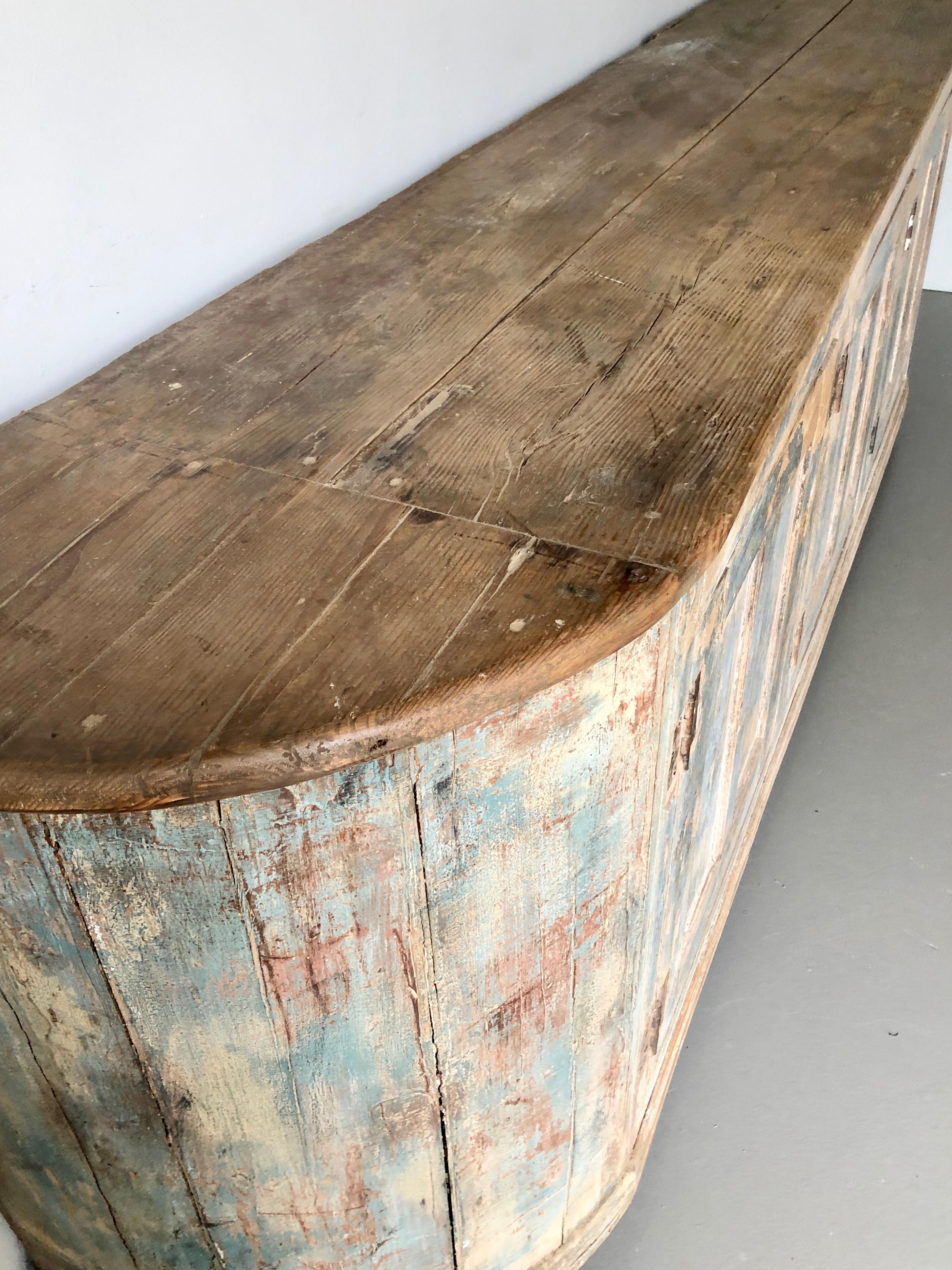 18th century Italian Sideboard 2