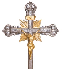 Crocifisso italiano del XVIII secolo in argento e oro con cristallo di mica e calcite