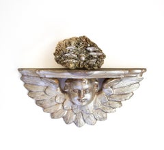 Support mural Angel en argent du XVIIIe siècle avec mica et pyrite dans la Matrix
