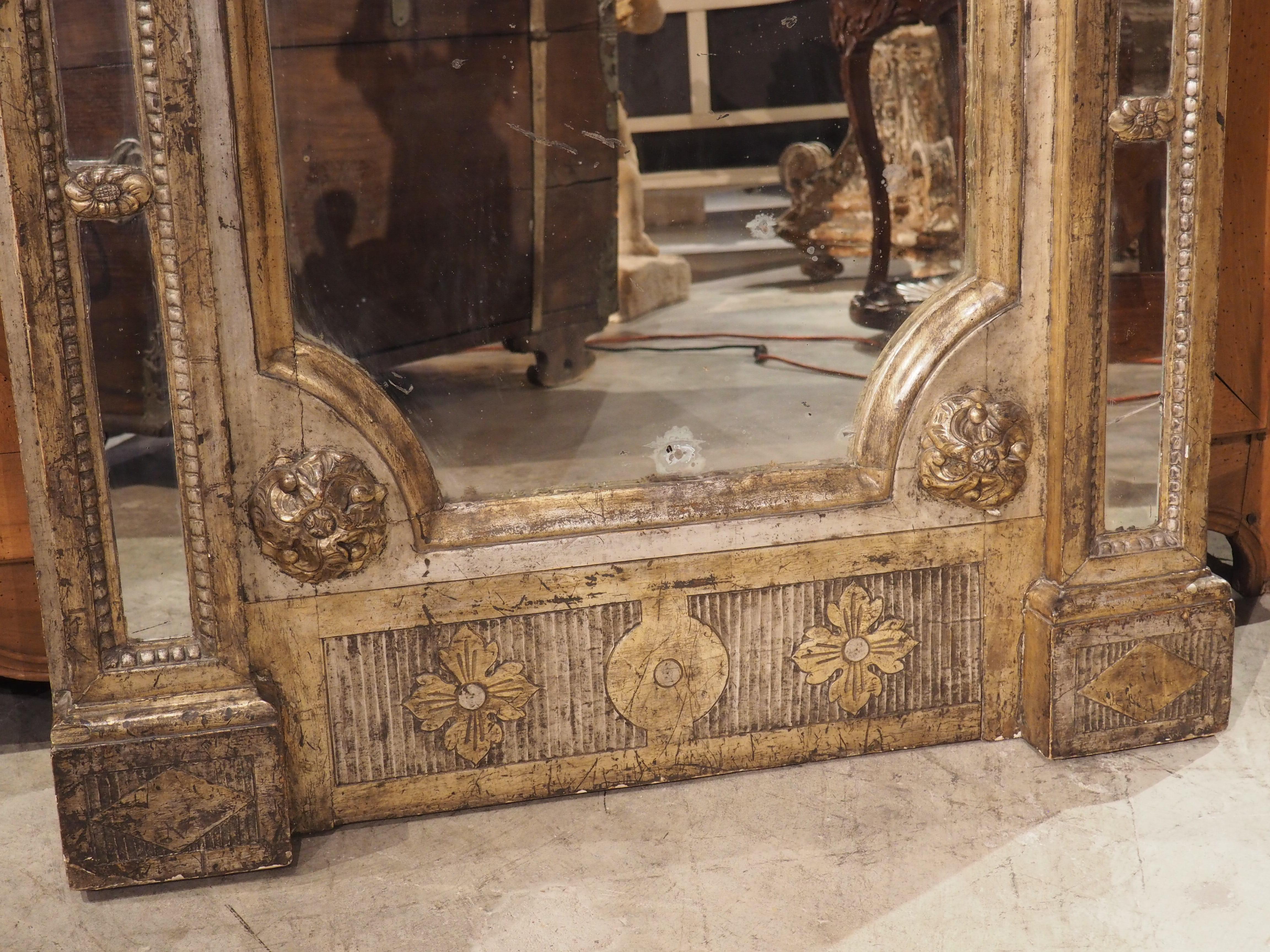 18th Century Italian Silvered and Giltwood Parecloses Mirror with Sunburst Crest For Sale 12