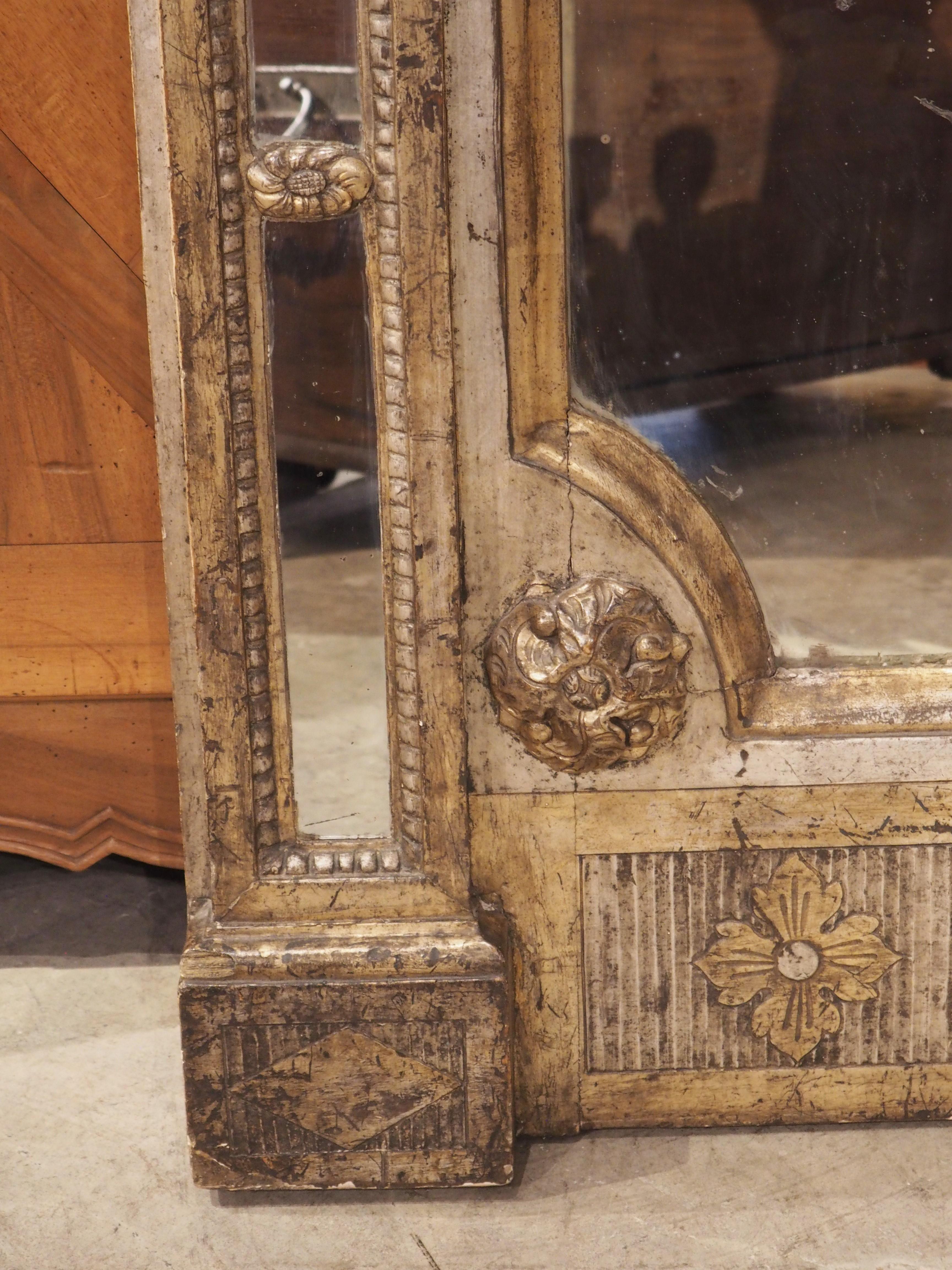 18th Century Italian Silvered and Giltwood Parecloses Mirror with Sunburst Crest For Sale 13
