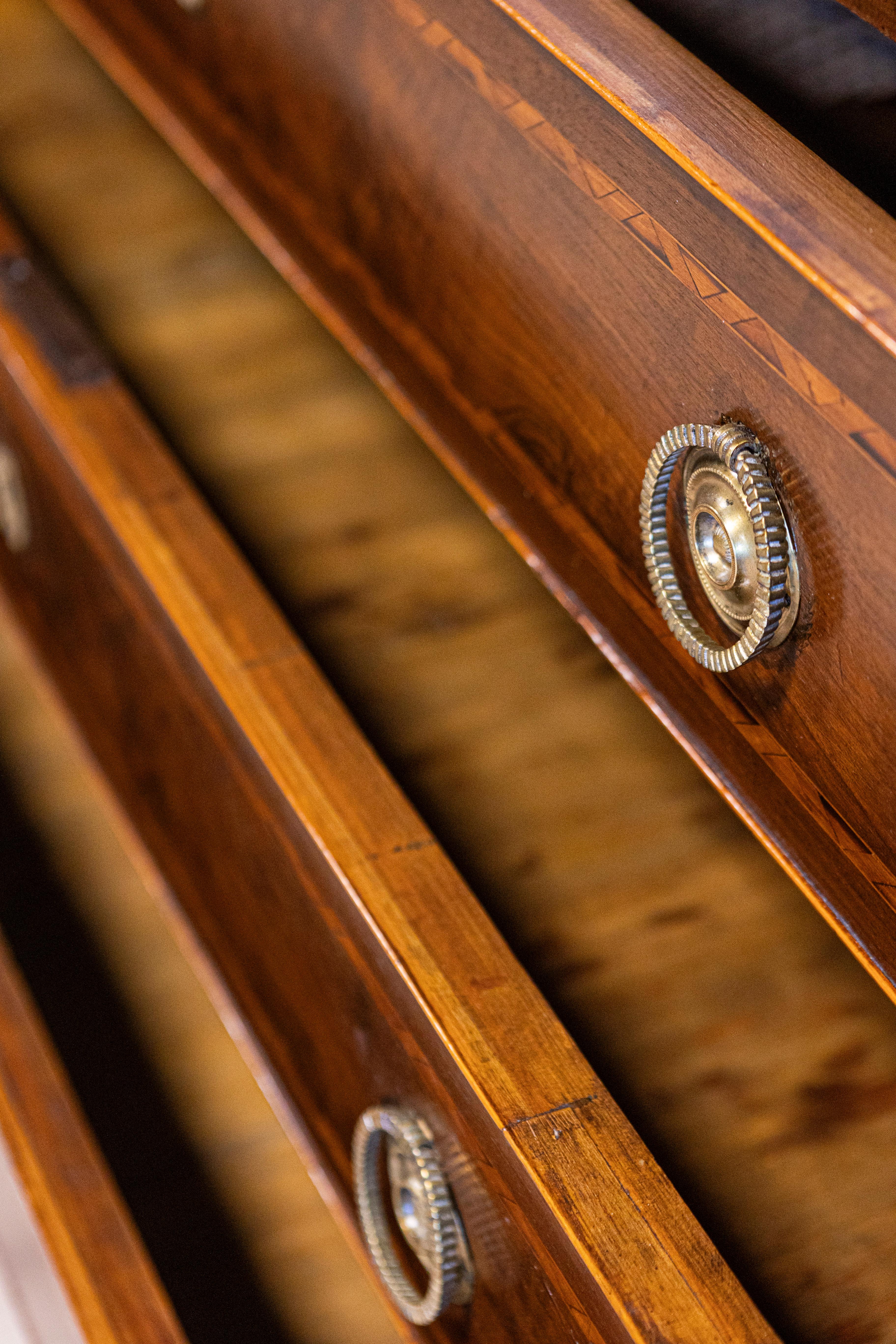 Cómoda italiana Directoire del siglo XVIII en venta 5
