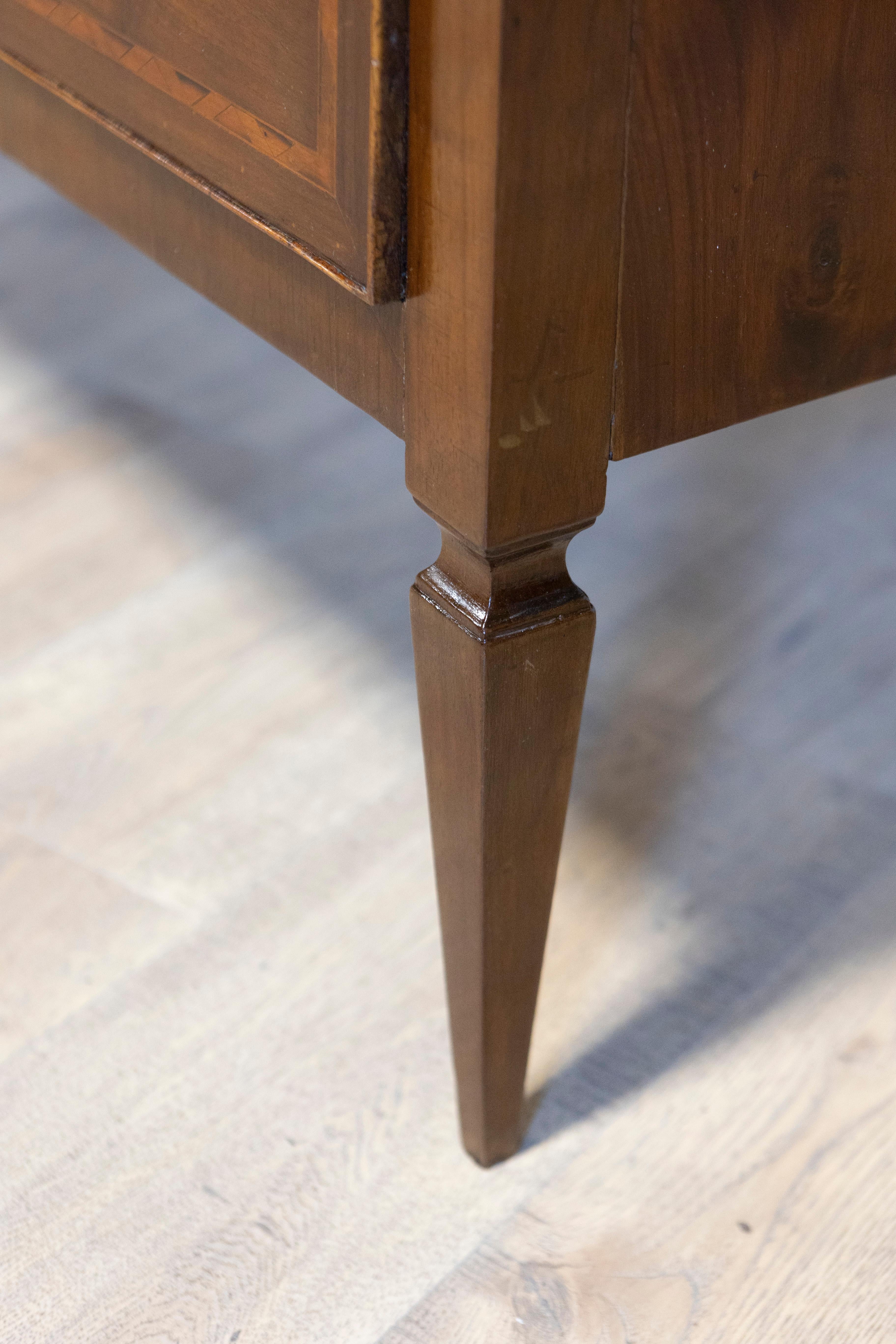 Cómoda italiana Directoire del siglo XVIII en venta 6