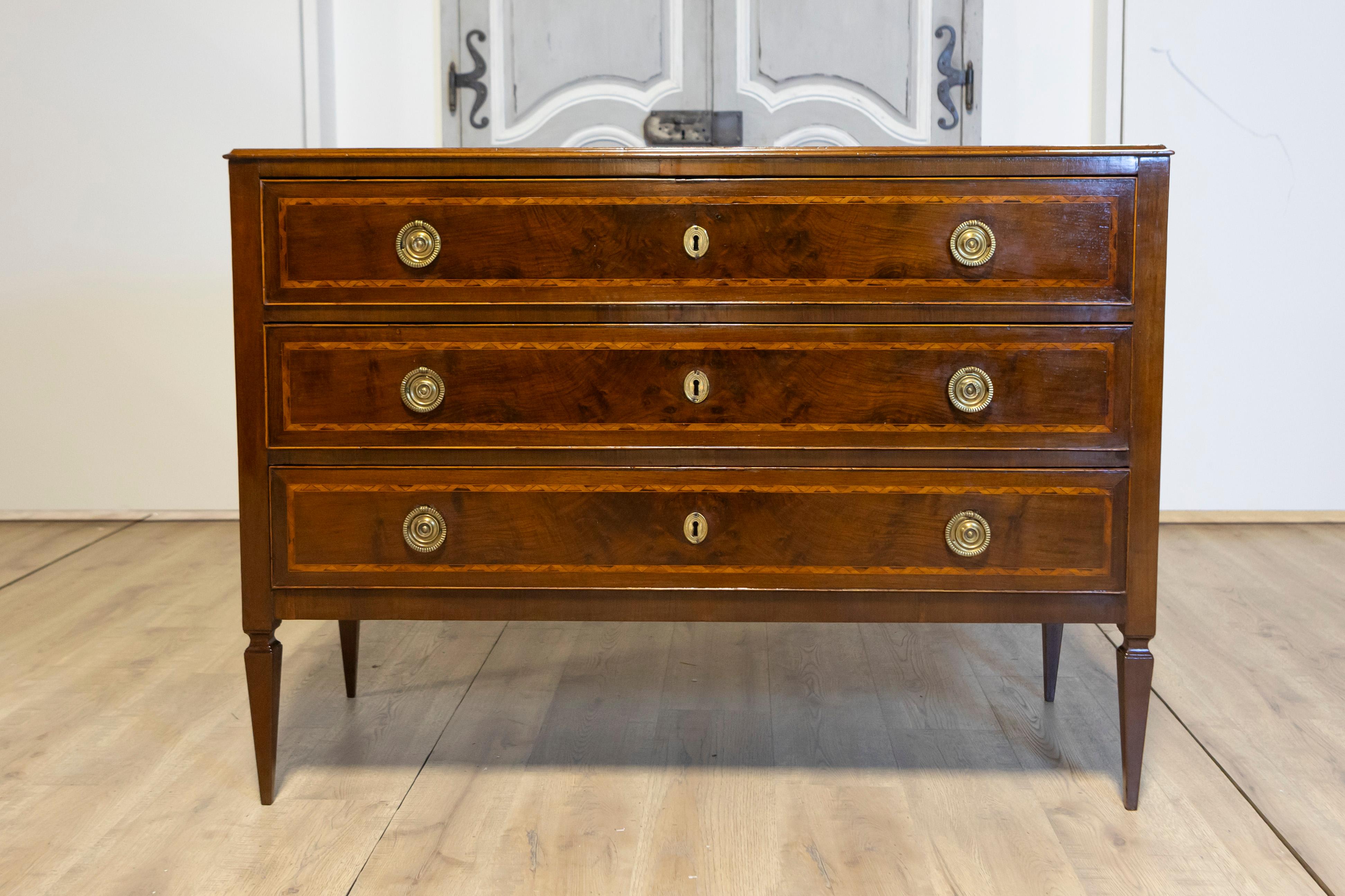 Cómoda italiana Directoire del siglo XVIII Directorio en venta