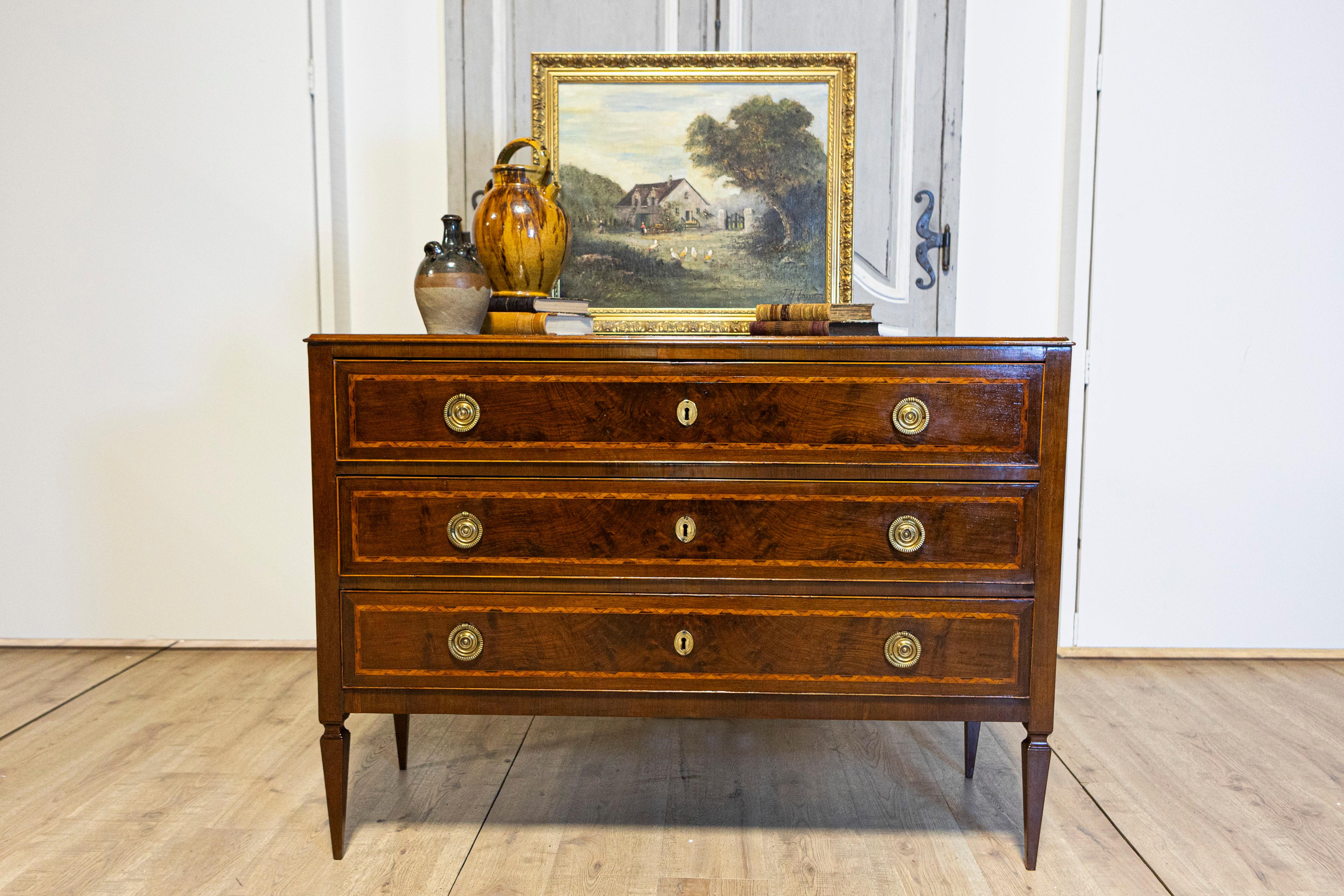 Cómoda italiana Directoire del siglo XVIII en venta 1