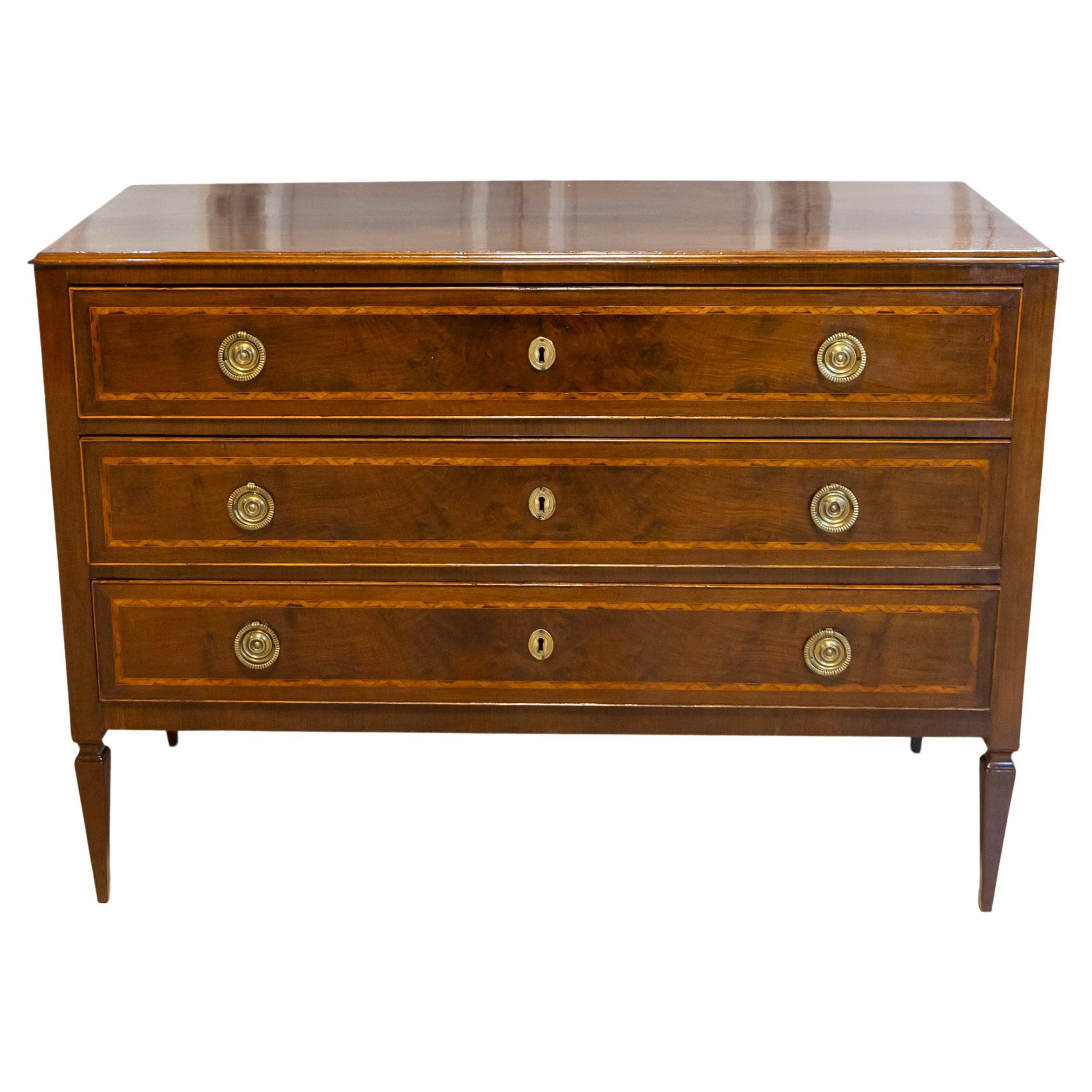 Cómoda italiana Directoire del siglo XVIII en venta
