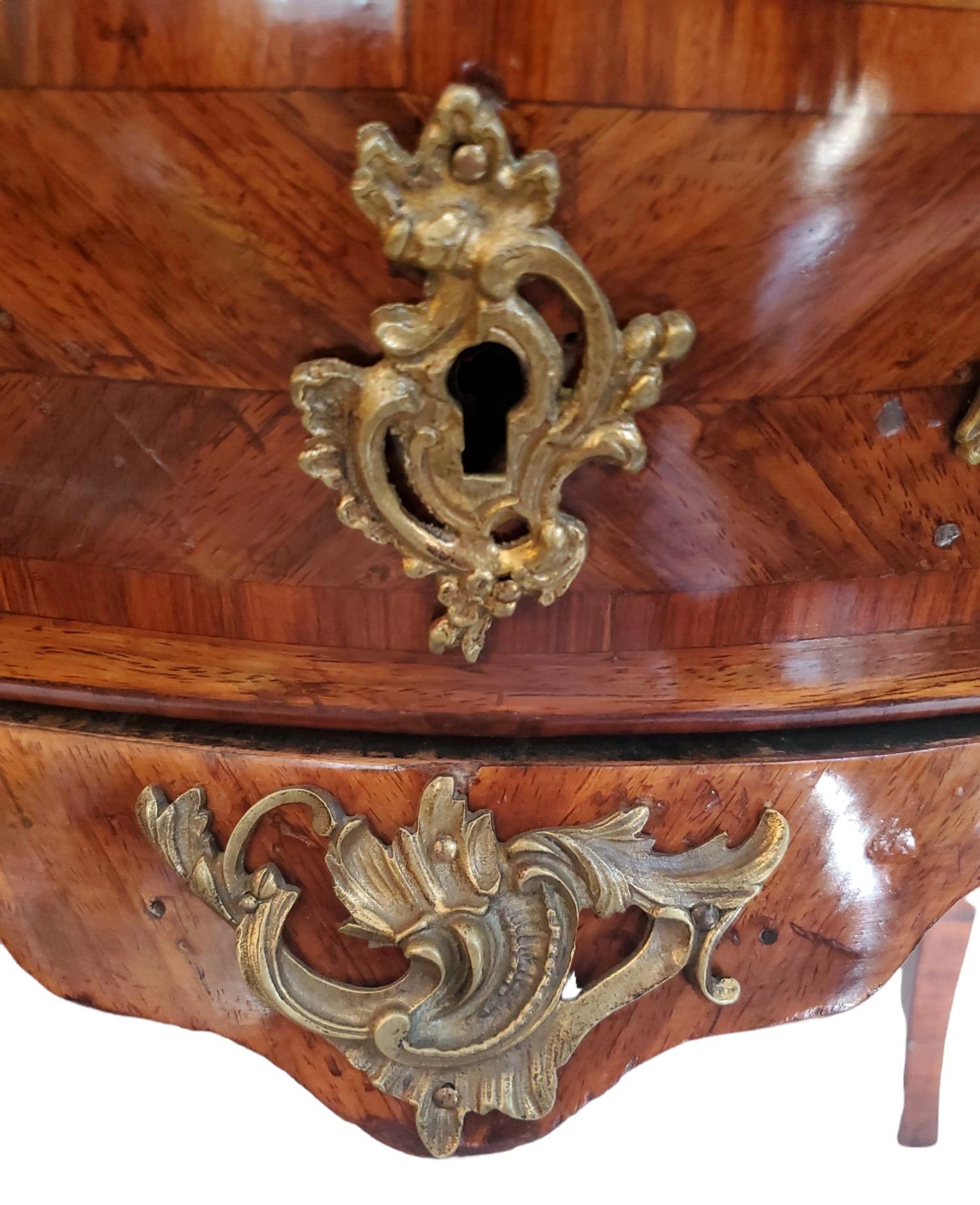 Hand-Carved 18th Century Italian Small Marble Top Commode For Sale