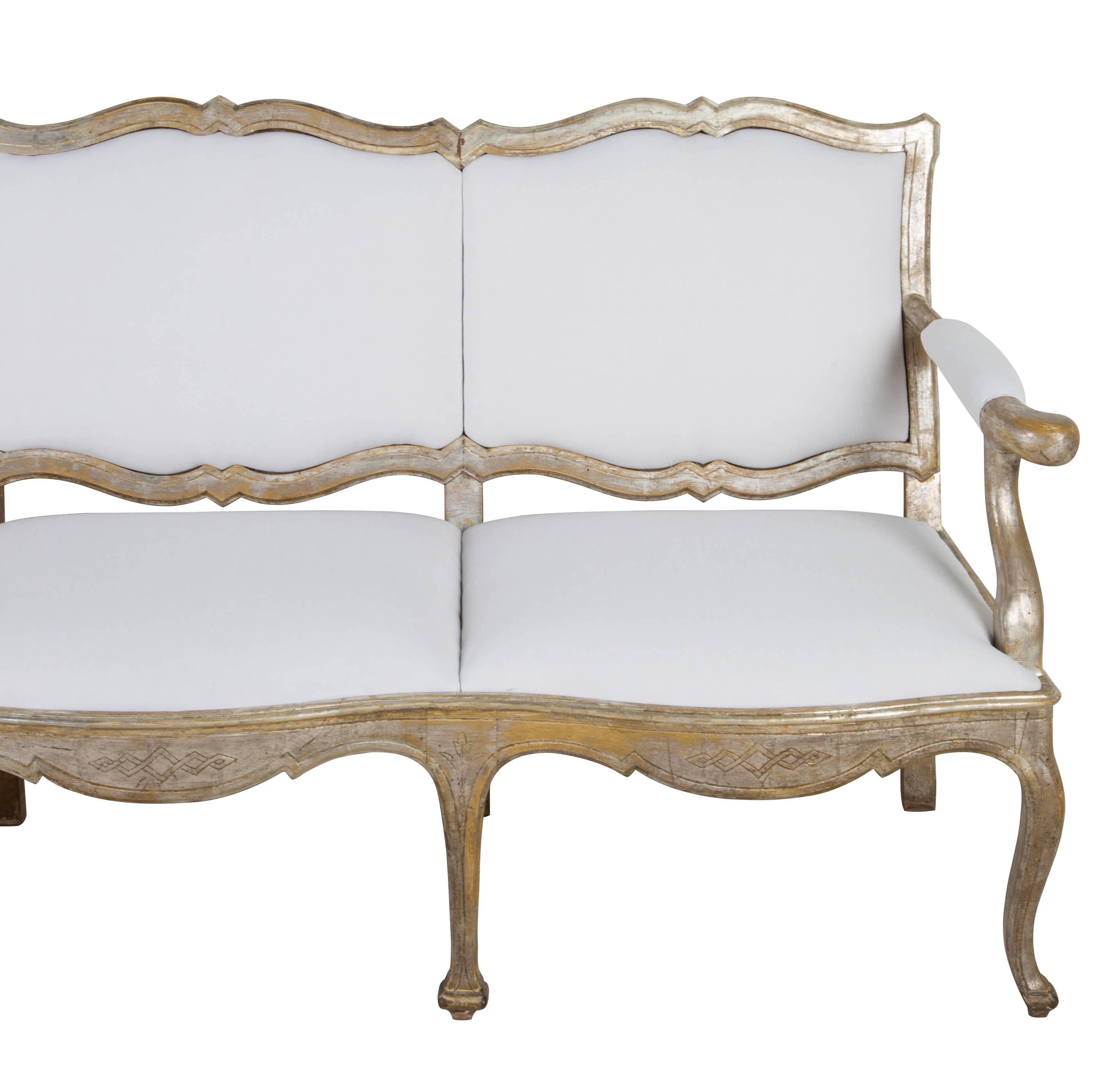 18th Century Italian Sofa in Original Silver Leaf In Good Condition In Gloucestershire, GB