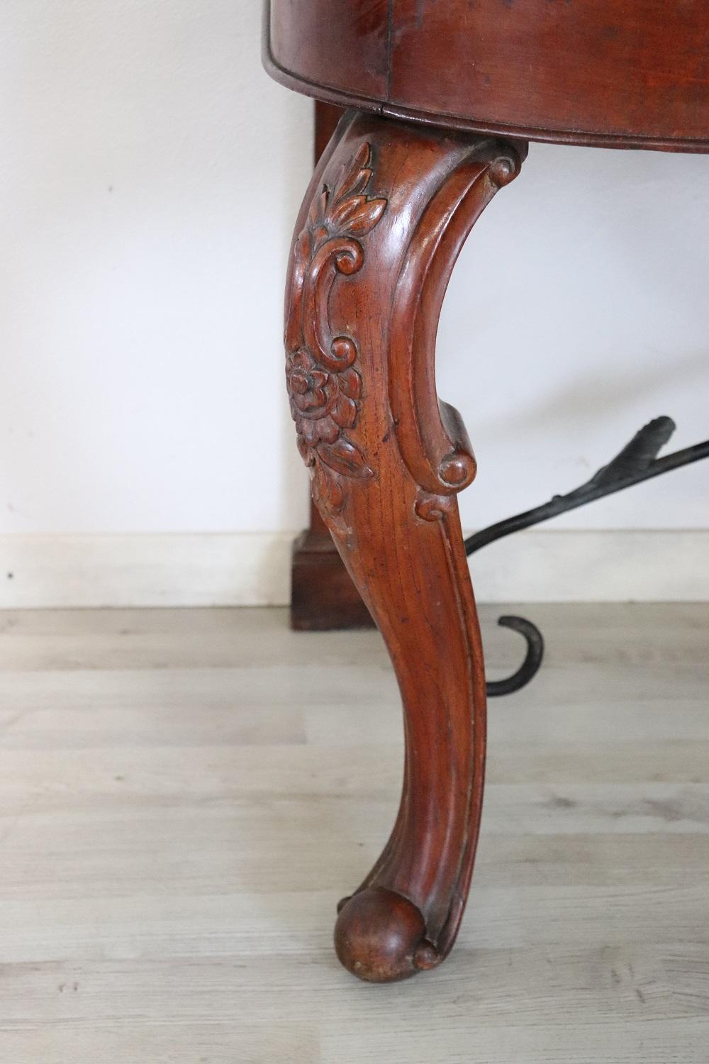 Fin du XVIIIe siècle Table console italienne ancienne en bois de chêne massif du XVIIIe siècle en vente