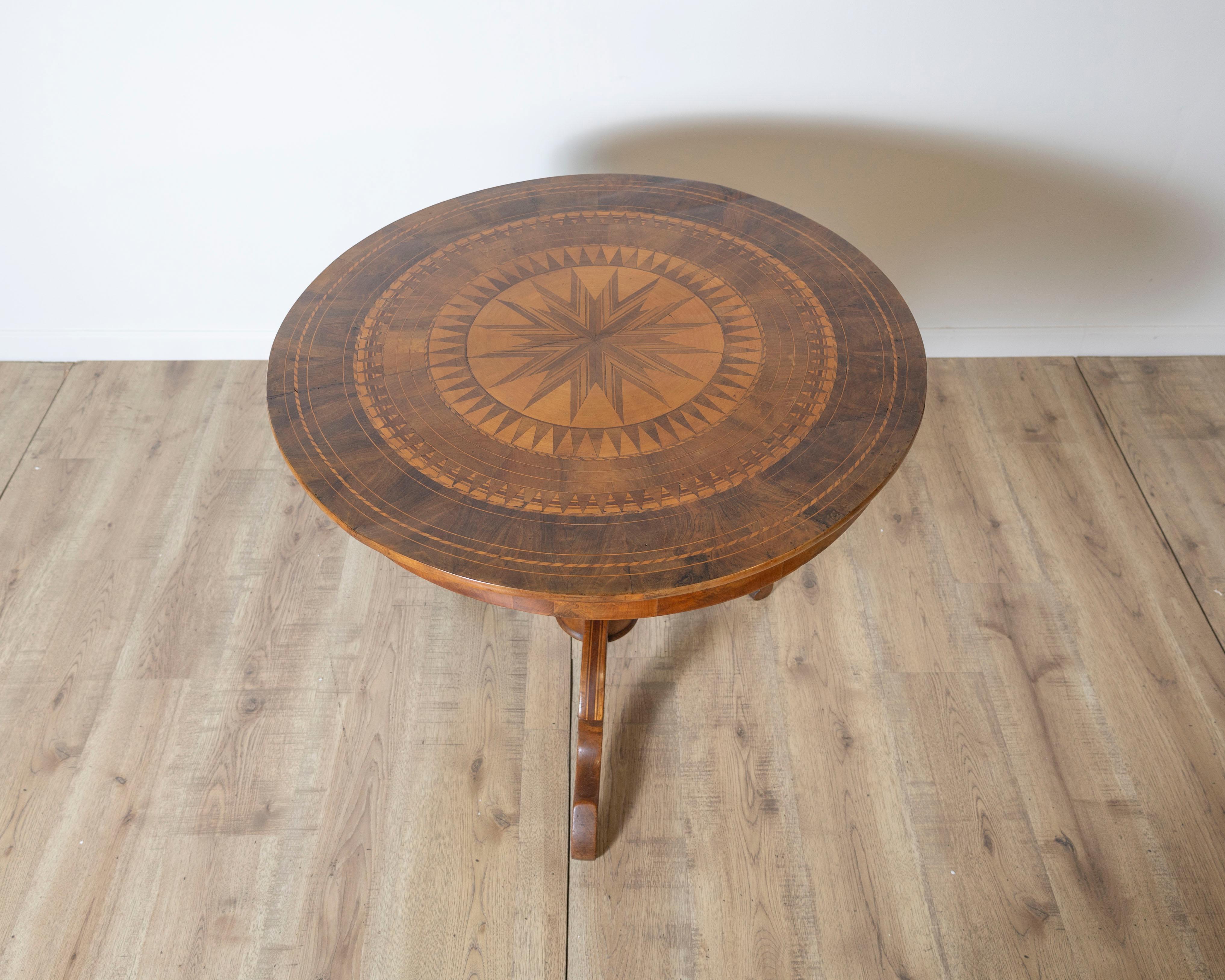 Table centrale italienne Sorrento du 18e siècle avec plateau en étoile incrusté Bon état - En vente à Atlanta, GA