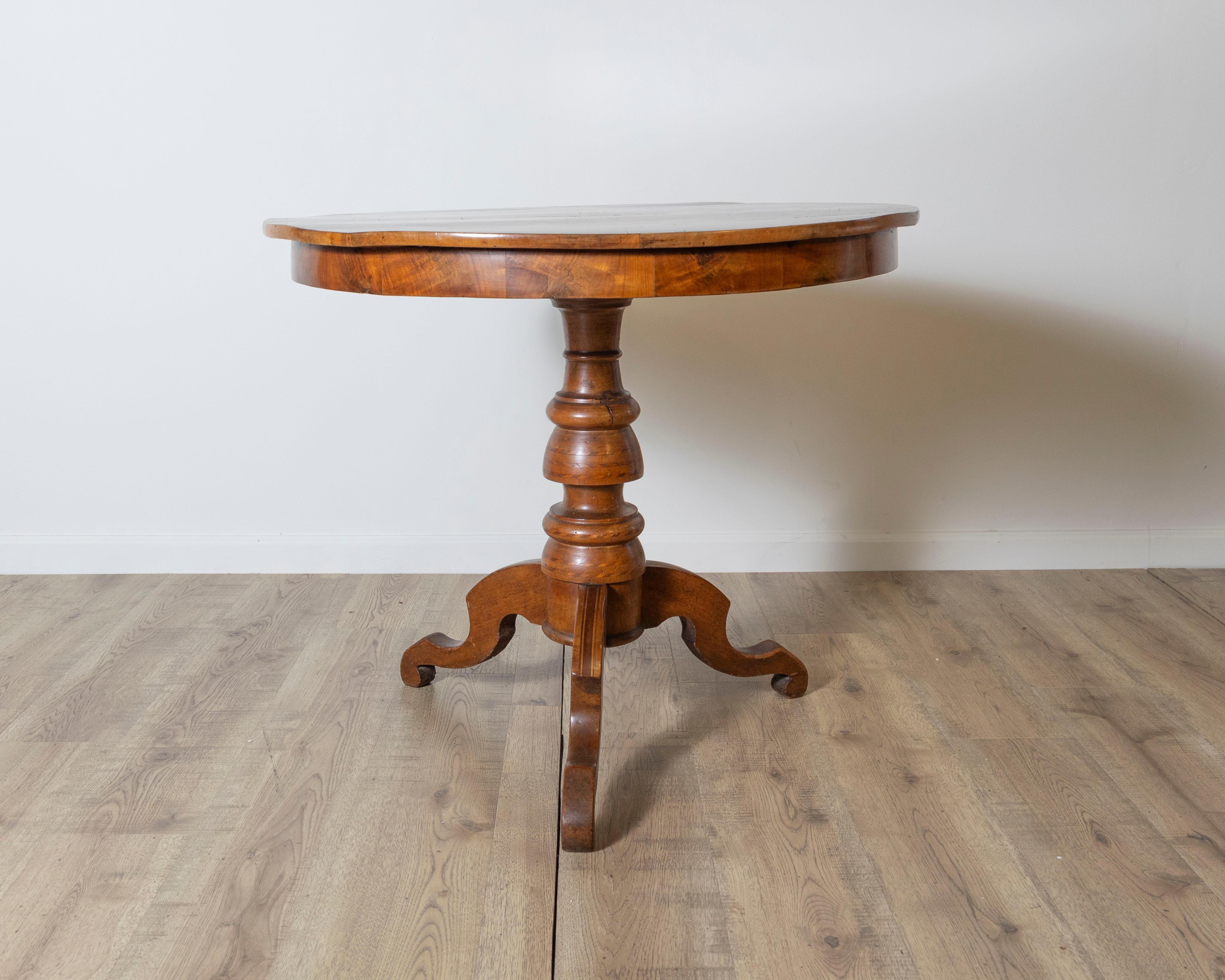 Buis Table centrale italienne Sorrento du 18e siècle avec plateau en étoile incrusté en vente
