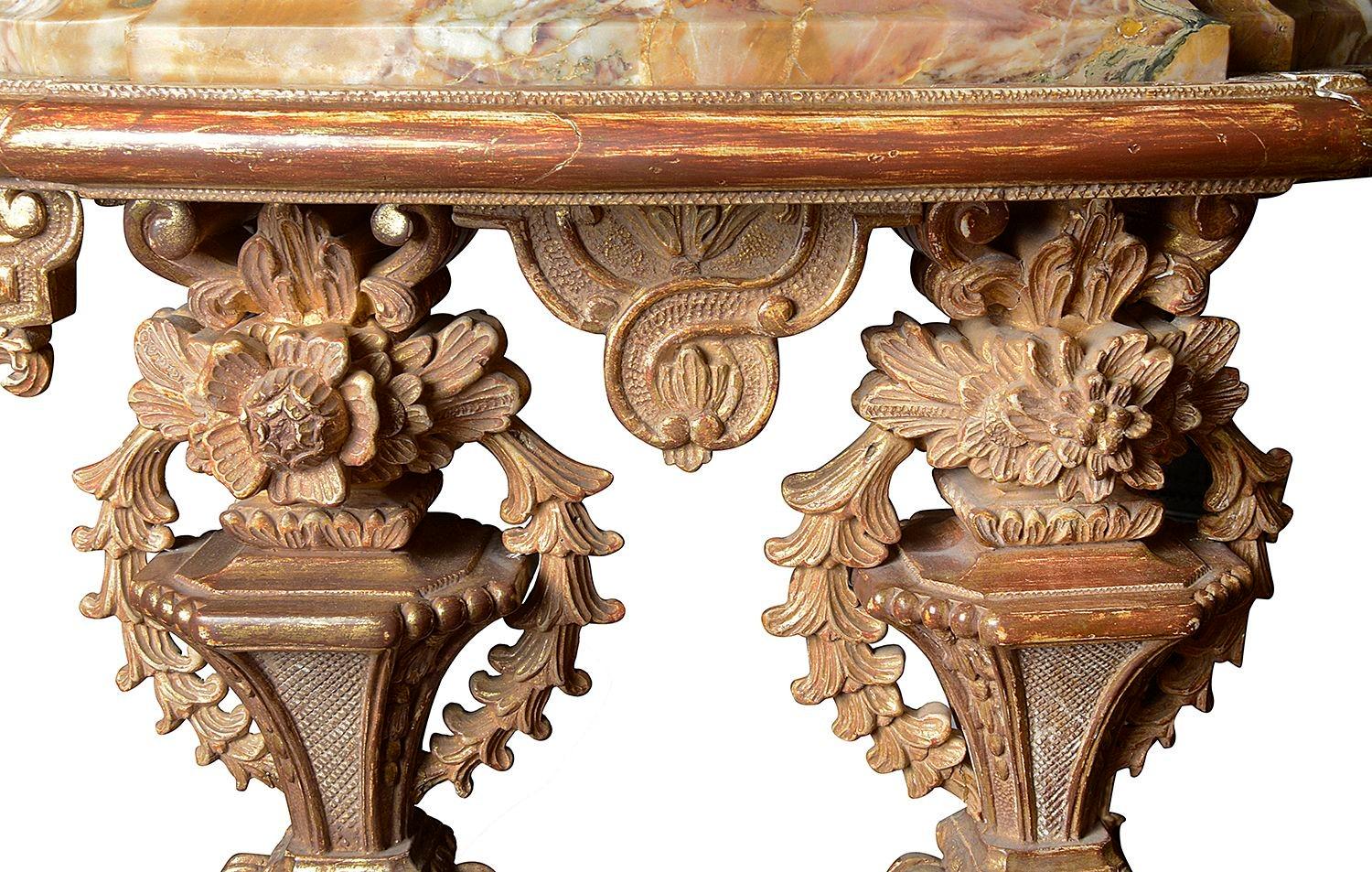 Tavolo da centro in stile italiano del XVIII secolo con piano in marmo e legno dorato intagliato. in vendita 8