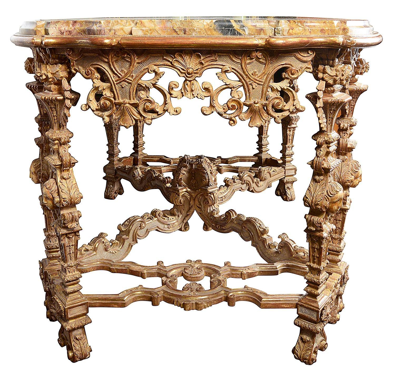XIX secolo Tavolo da centro in stile italiano del XVIII secolo con piano in marmo e legno dorato intagliato. in vendita