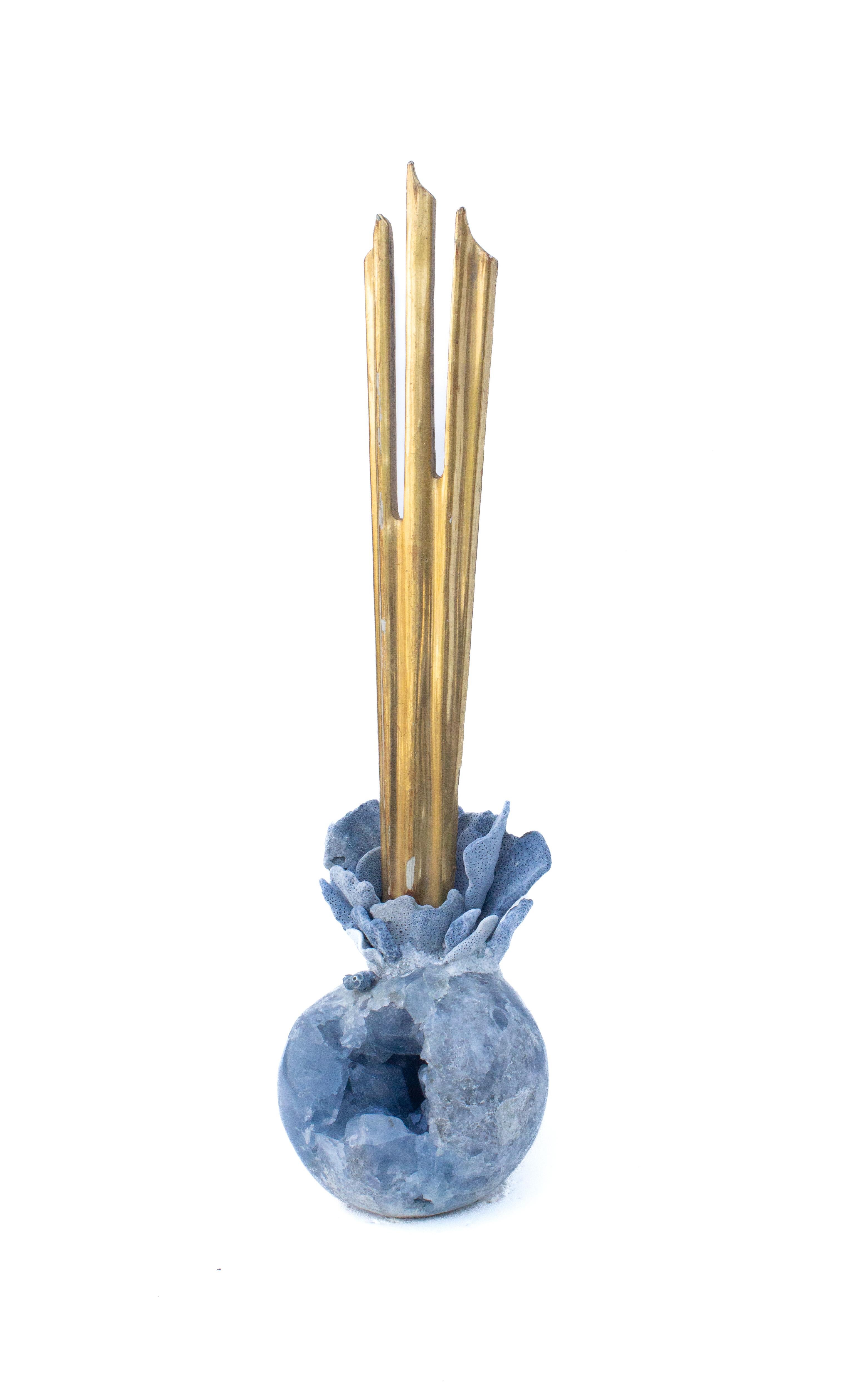 Rayo de Sol Italiano del Siglo XVIII sobre una Esfera de Celesita Azul con Coral Azul en Bueno estado para la venta en Dublin, Dalkey