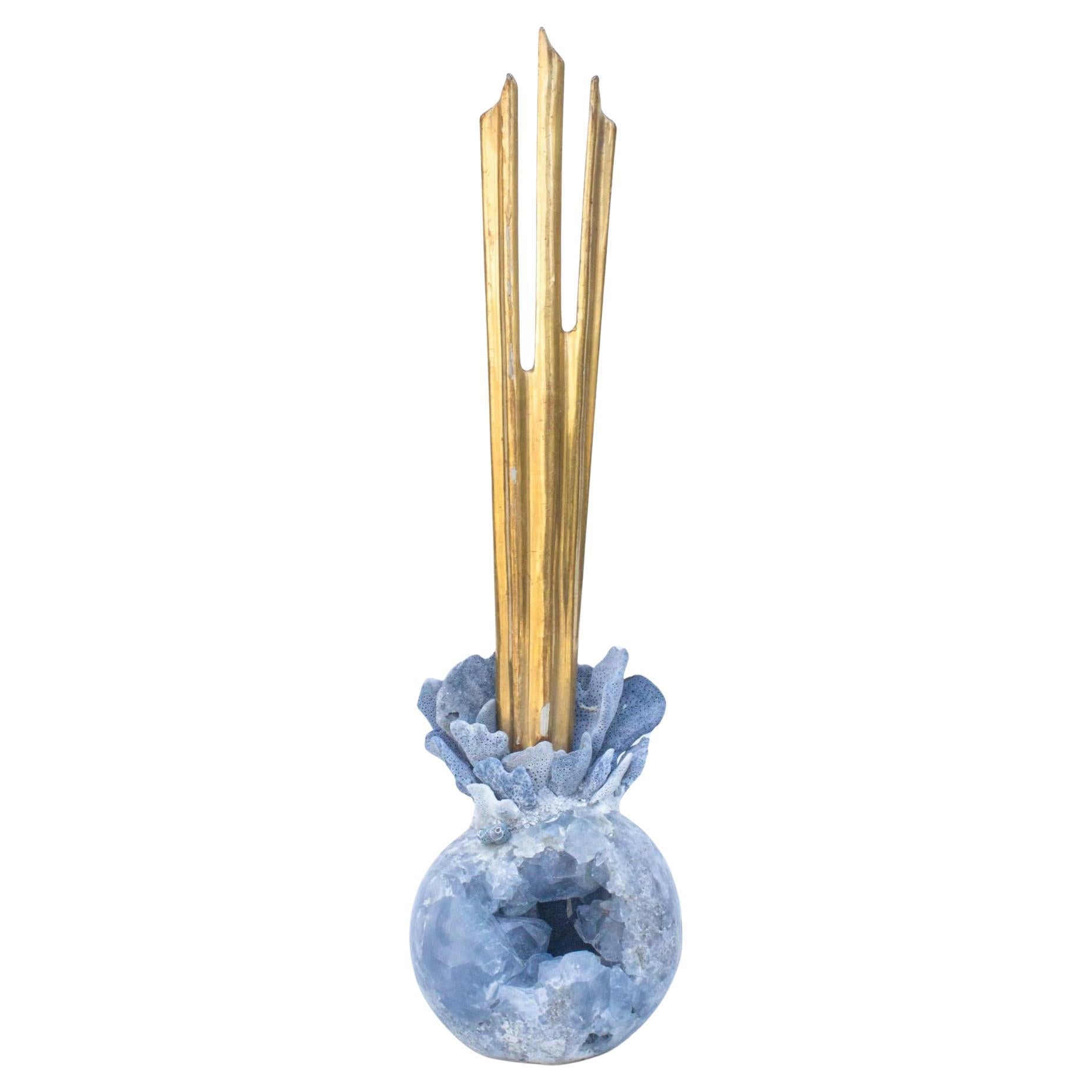 Rayo de Sol Italiano del Siglo XVIII sobre una Esfera de Celesita Azul con Coral Azul en venta