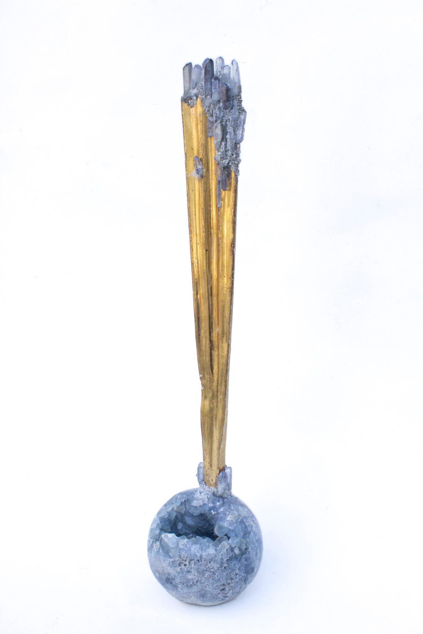 Rayo de Sol Italiano del Siglo XVIII sobre una Esfera de Celesita Azul con Cuarzo Cristalino Tallado a mano en venta