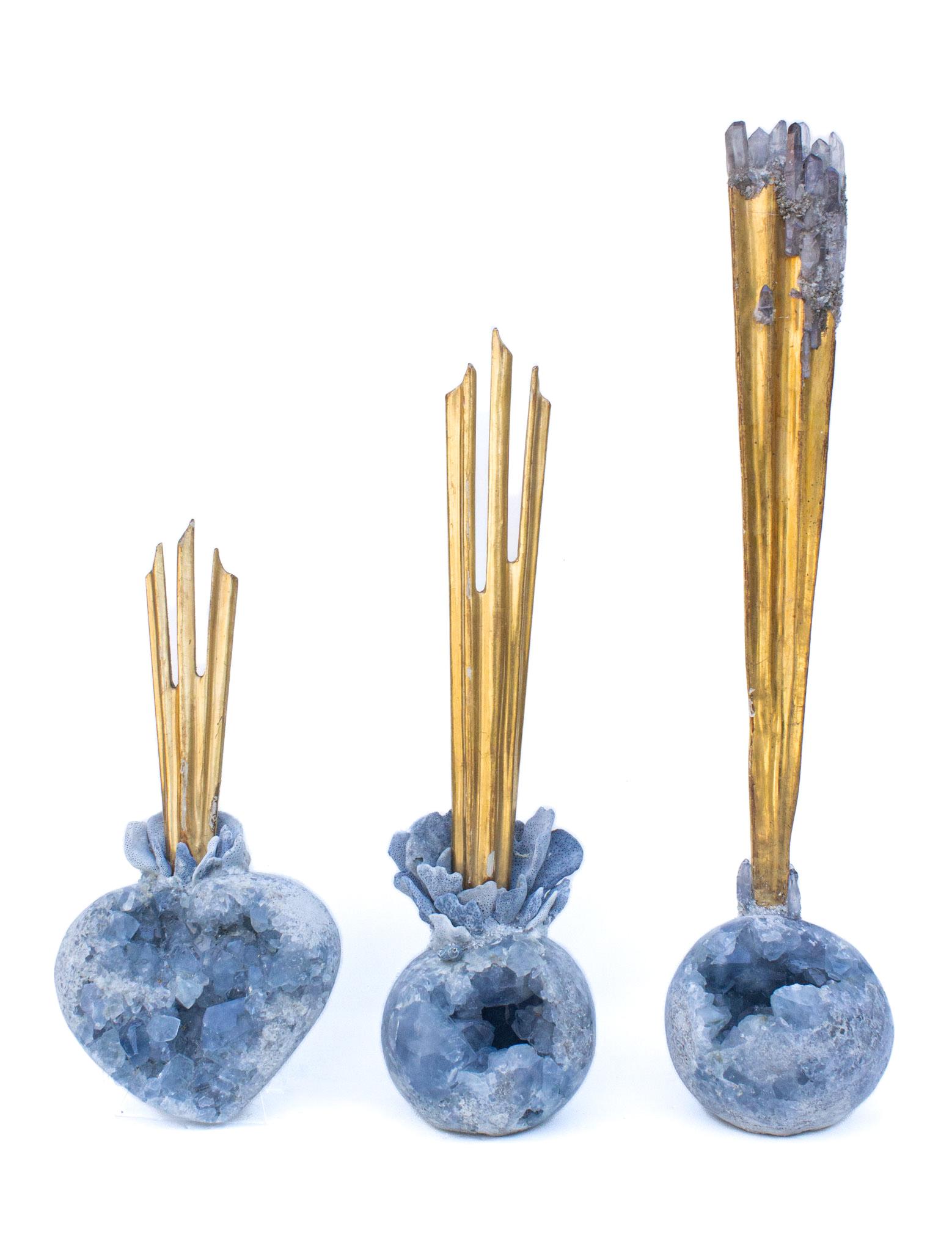 Rayo de Sol Italiano del Siglo XVIII sobre una Esfera de Celesita Azul con Cuarzo Cristalino siglo XVIII y antes en venta