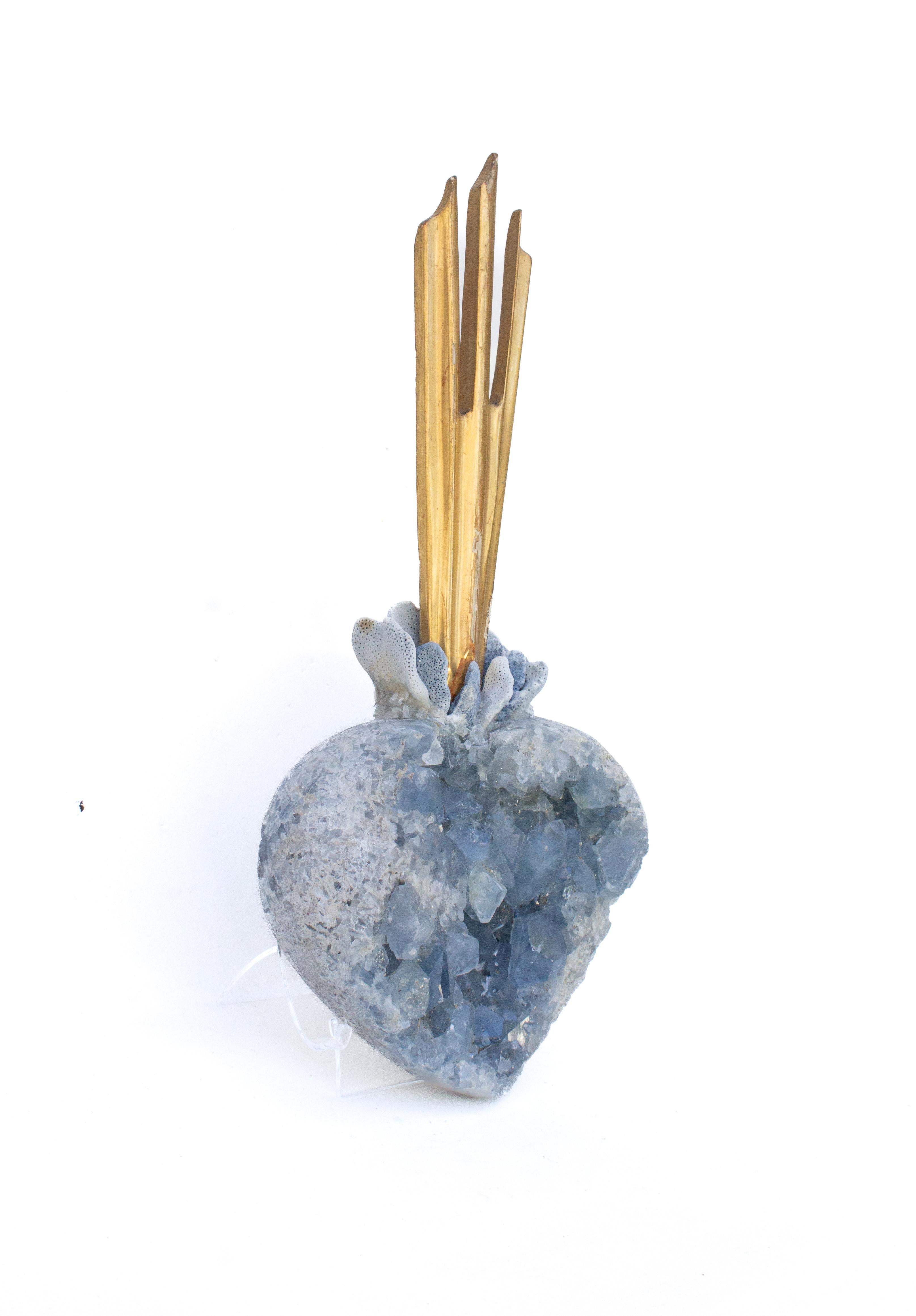 Rayo de Sol Italiano del Siglo XVIII sobre Geoda de Celesita Azul Corazón con Coral Azul Pulido
