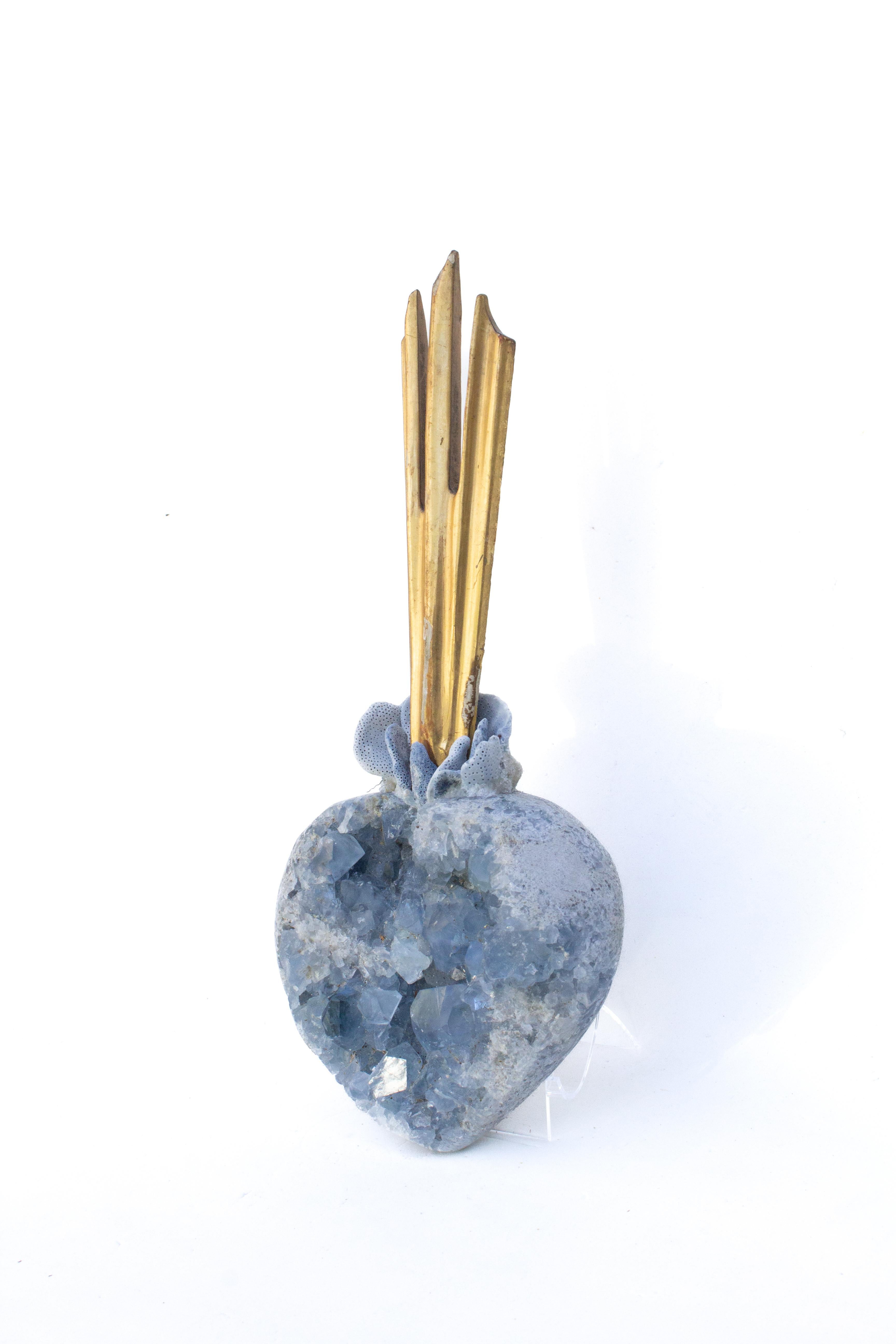 Rayo de Sol Italiano del Siglo XVIII sobre Geoda de Celesita Azul Corazón con Coral Azul siglo XVIII y antes
