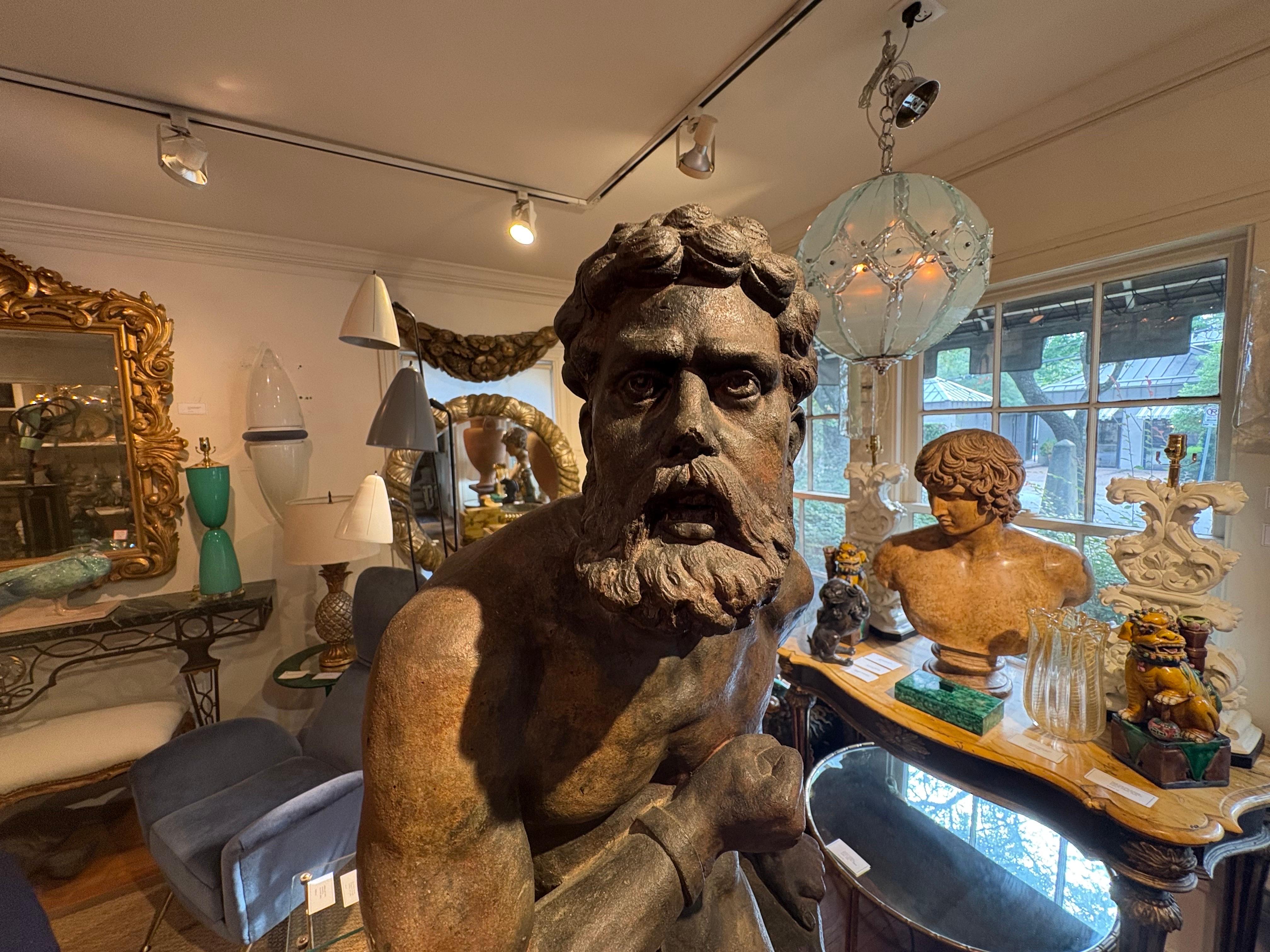 Scultura in terracotta di Prometeo del XVIII secolo.
In offerta c'è una bella scultura in terracotta italiana del XVIII secolo di ispirazione classica greca, raffigurante un Prometeo incatenato e legato a una roccia. Questa splendida scultura