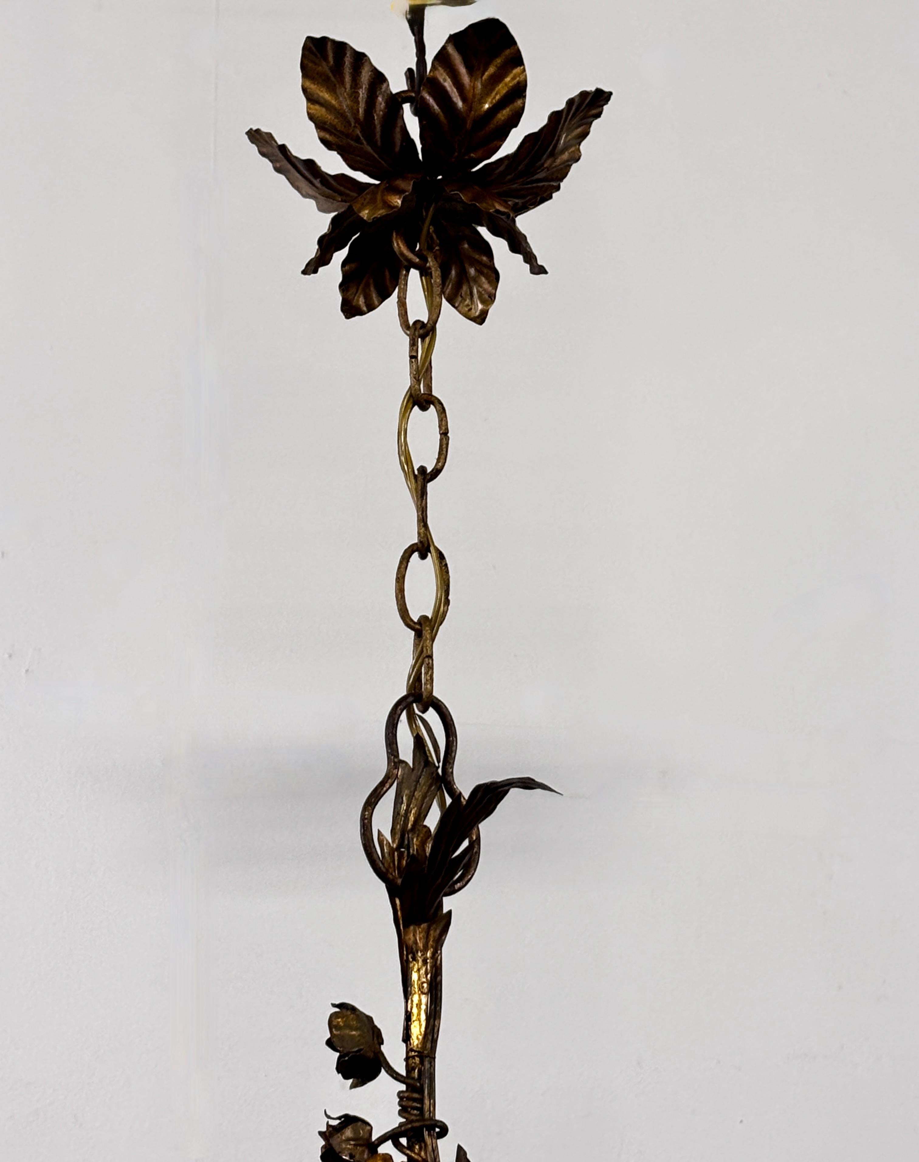 Candelabro italiano del siglo XVIII pintado al tolete y dorado en venta 3
