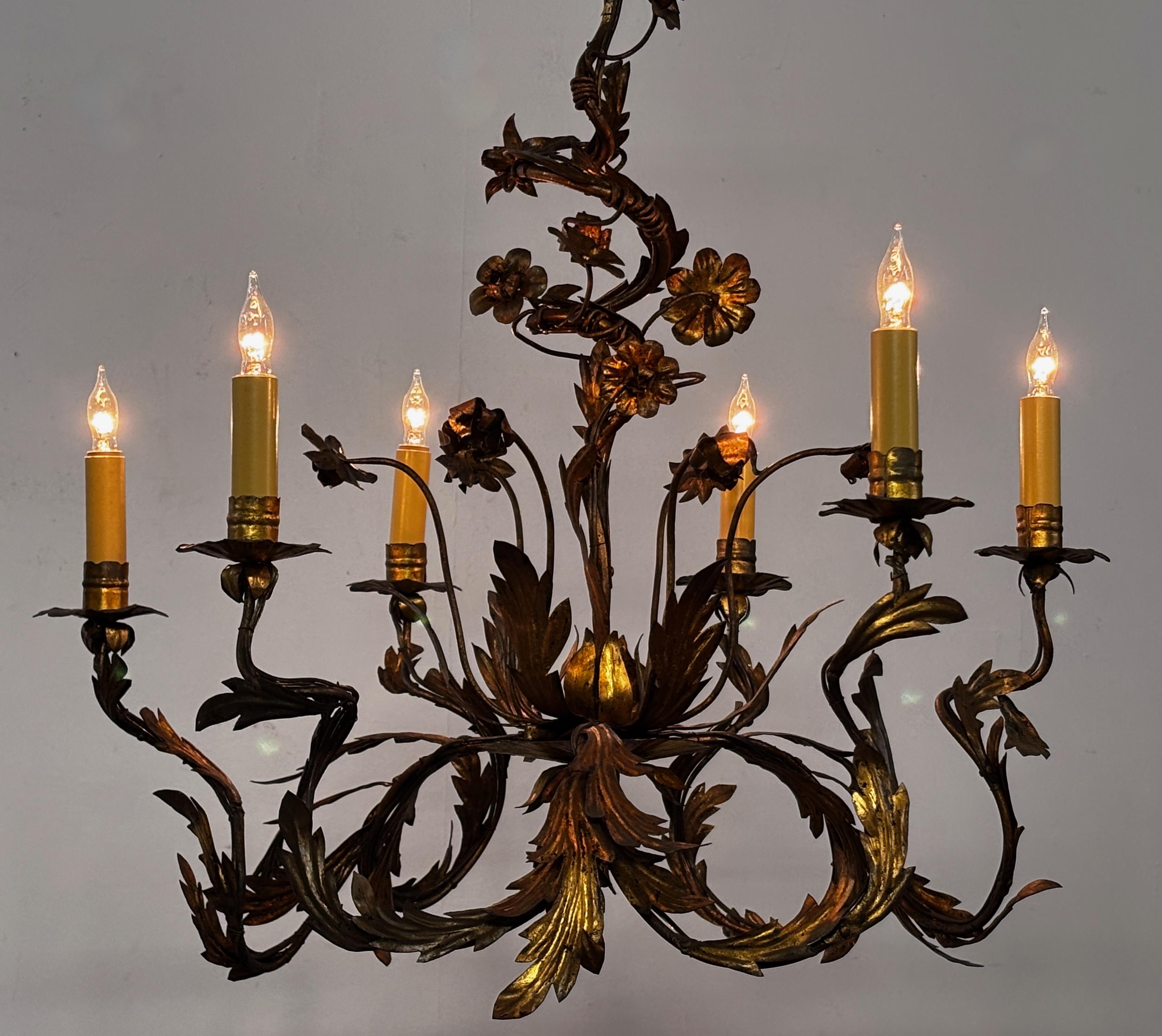 Candelabro italiano del siglo XVIII pintado al tolete y dorado Otro en venta