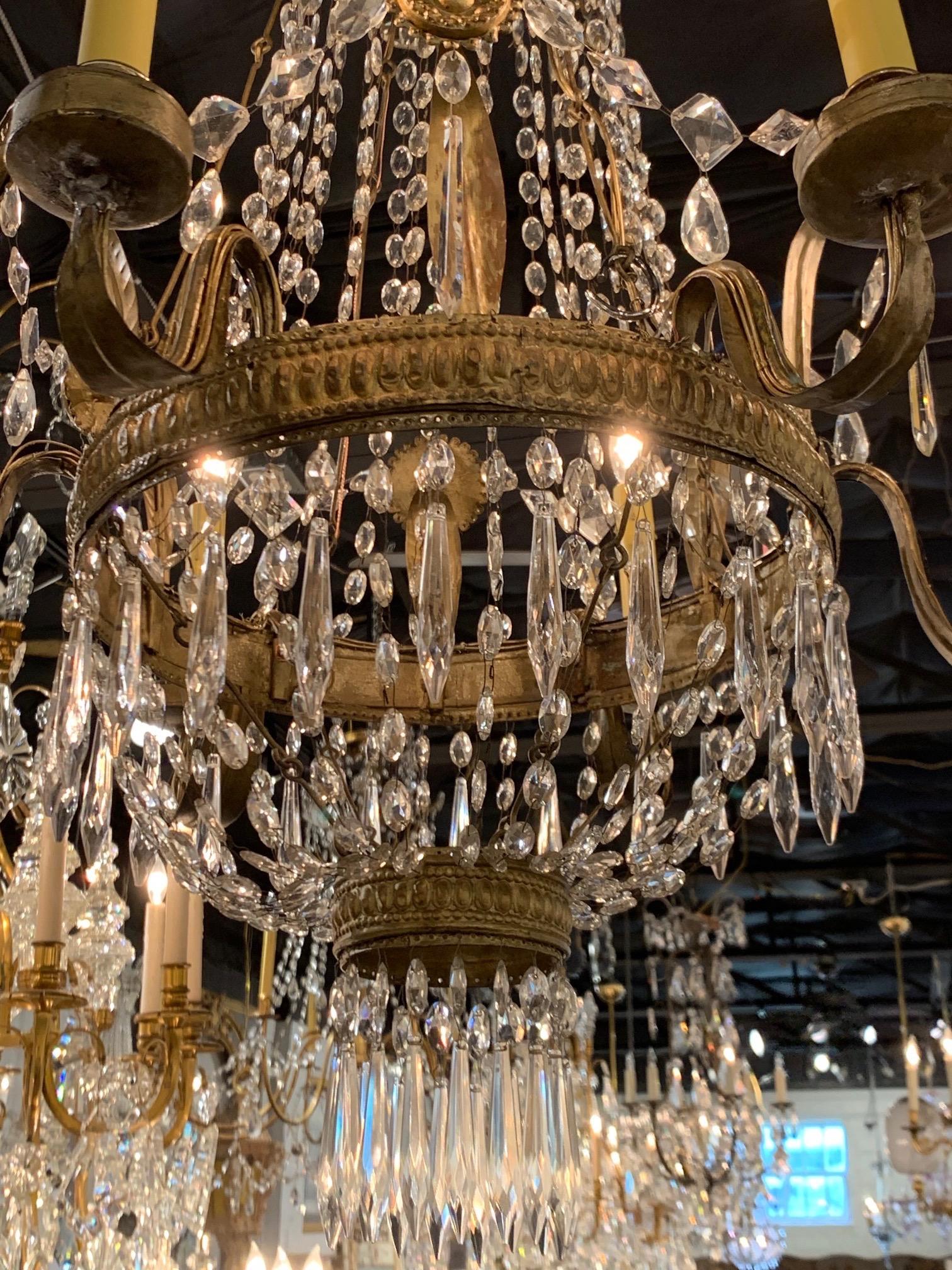 Lustre toscan italien du XVIIIe siècle en cristal perlé et tole Bon état - En vente à Dallas, TX