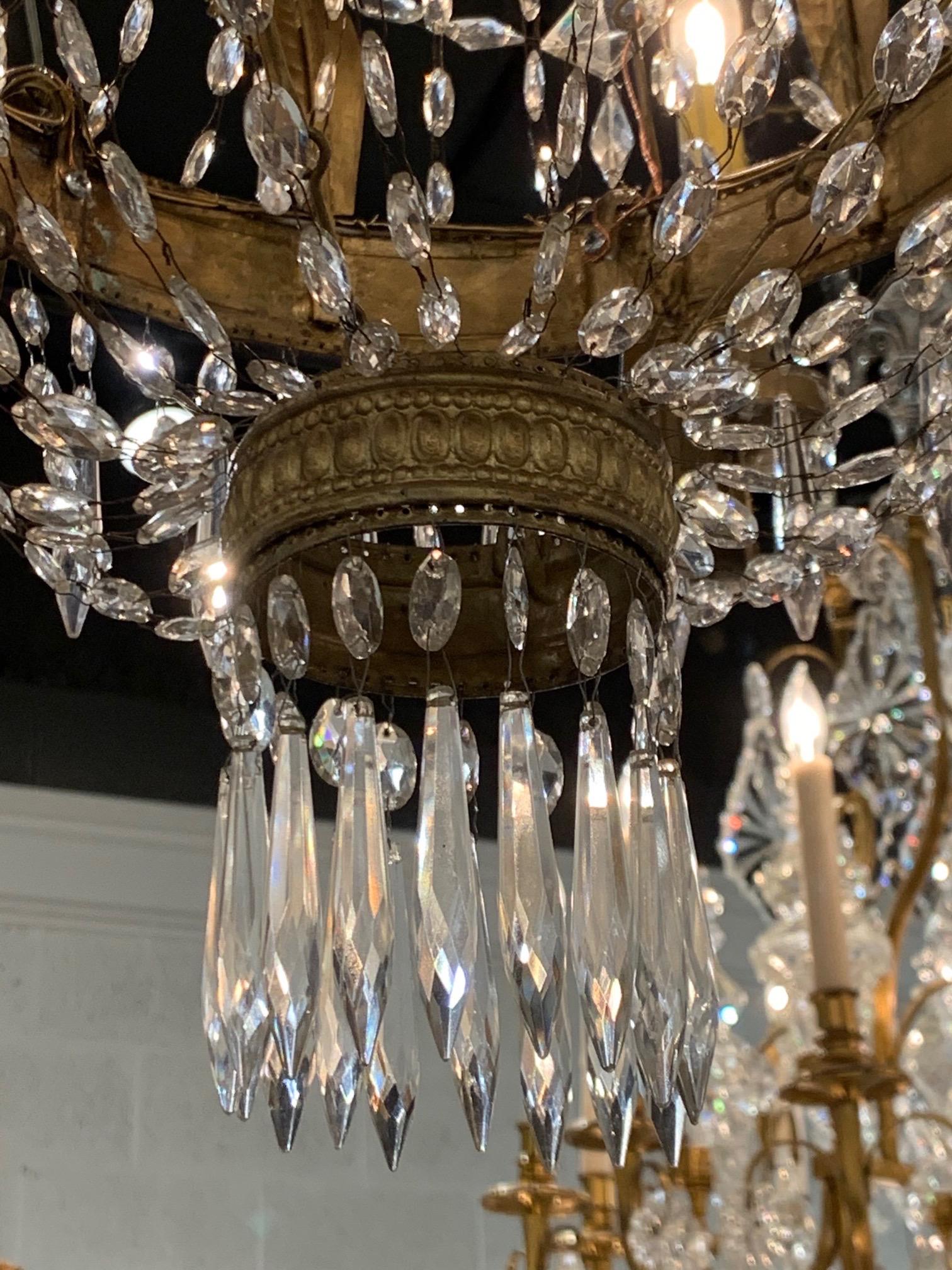 Cristal Lustre toscan italien du XVIIIe siècle en cristal perlé et tole en vente