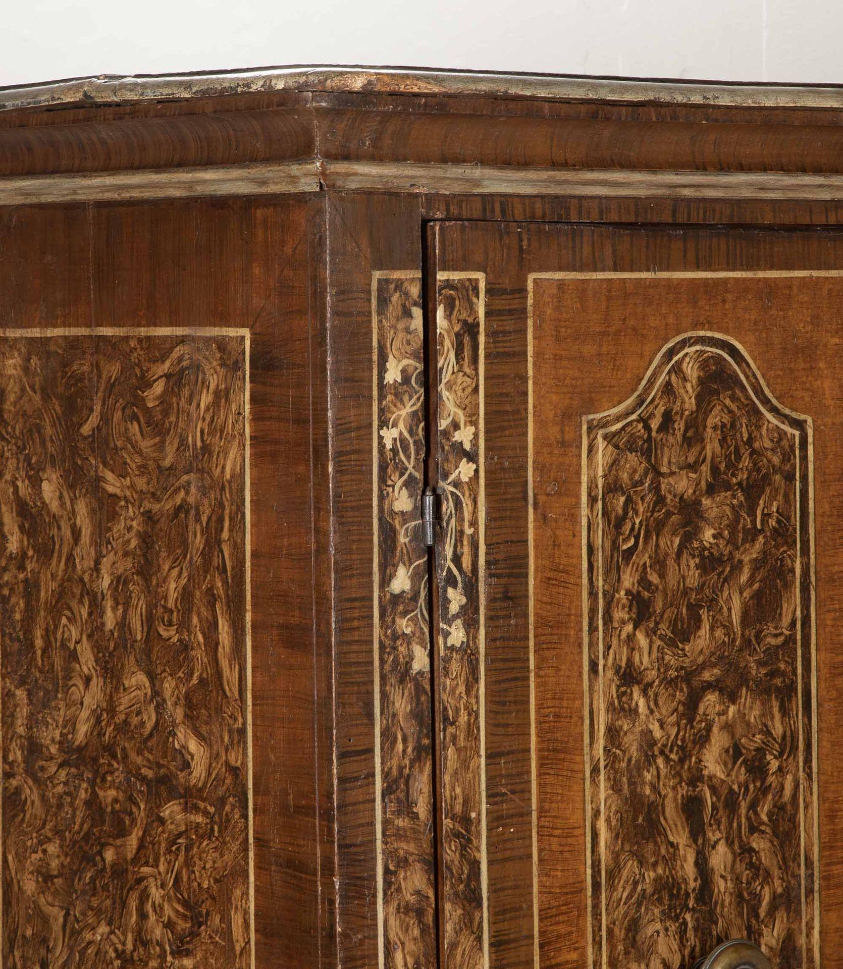 Legno Armadio dipinto in Toscana del XVIII secolo in vendita