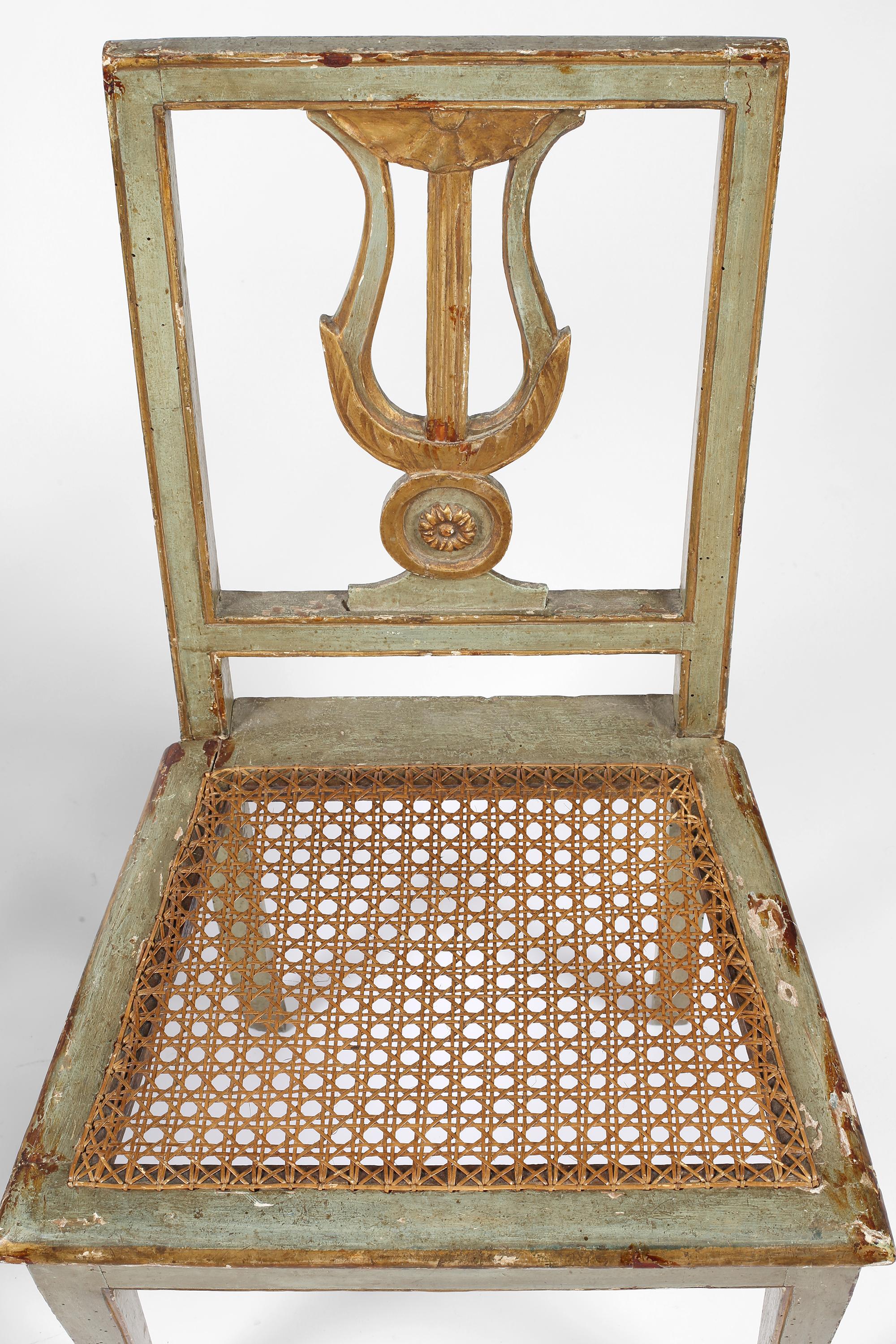 Chaise de salle à manger toscanne du 18ème siècle peinte et dorée polychrome en vente 5