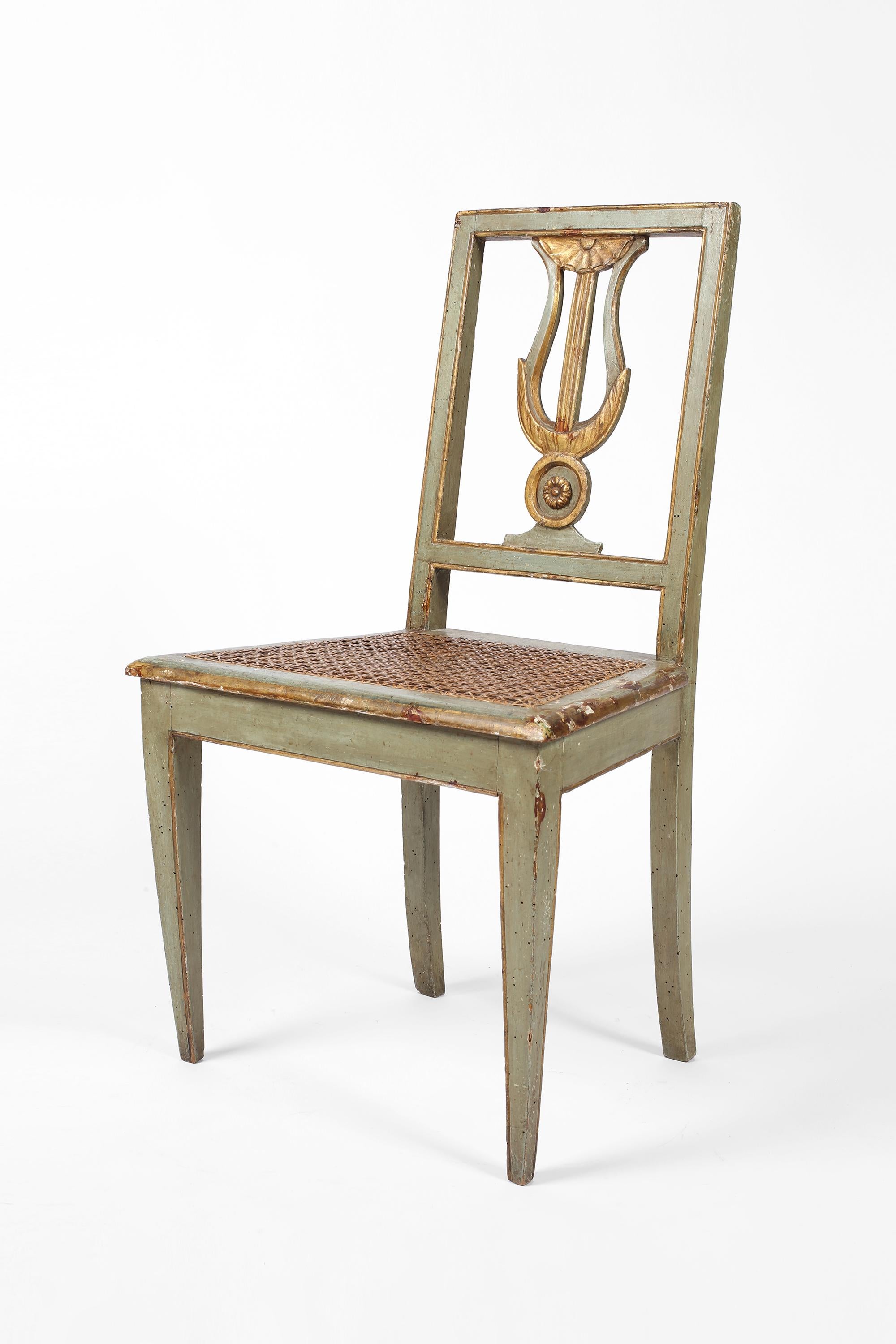 Chaise de salle à manger toscanne du 18ème siècle peinte et dorée polychrome en vente 9