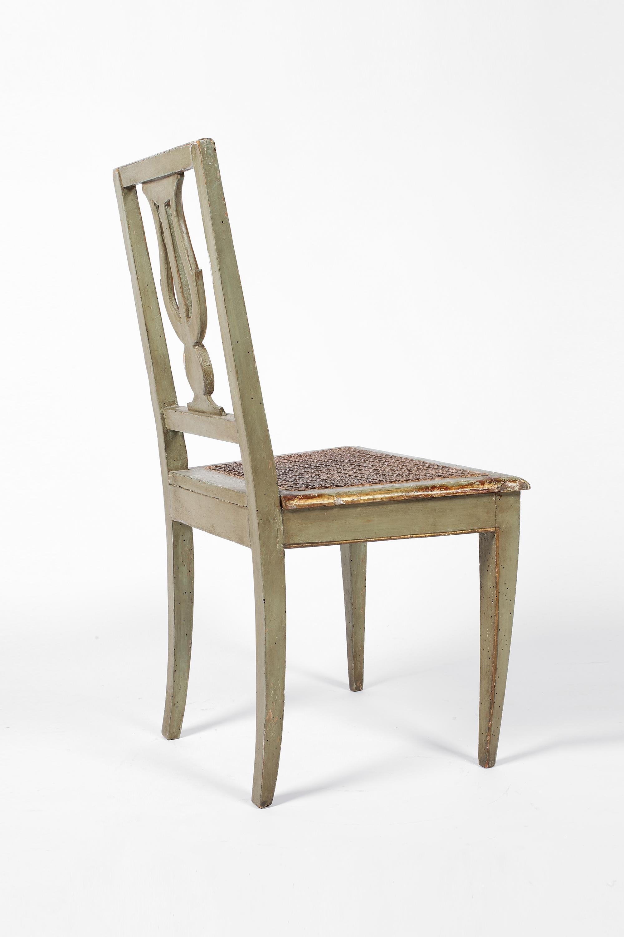 Chaise de salle à manger toscanne du 18ème siècle peinte et dorée polychrome en vente 10