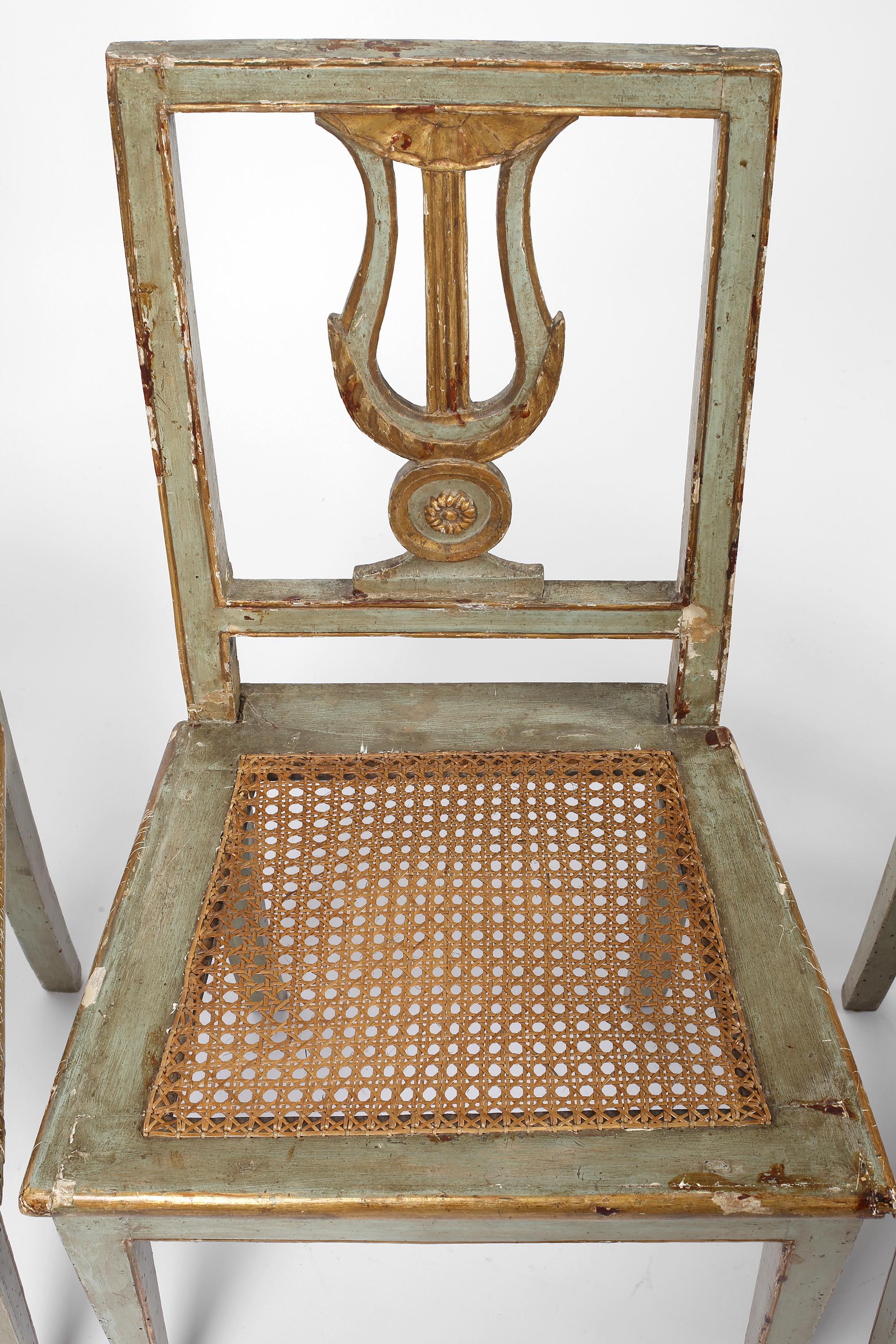 Chaise de salle à manger toscanne du 18ème siècle peinte et dorée polychrome en vente 2